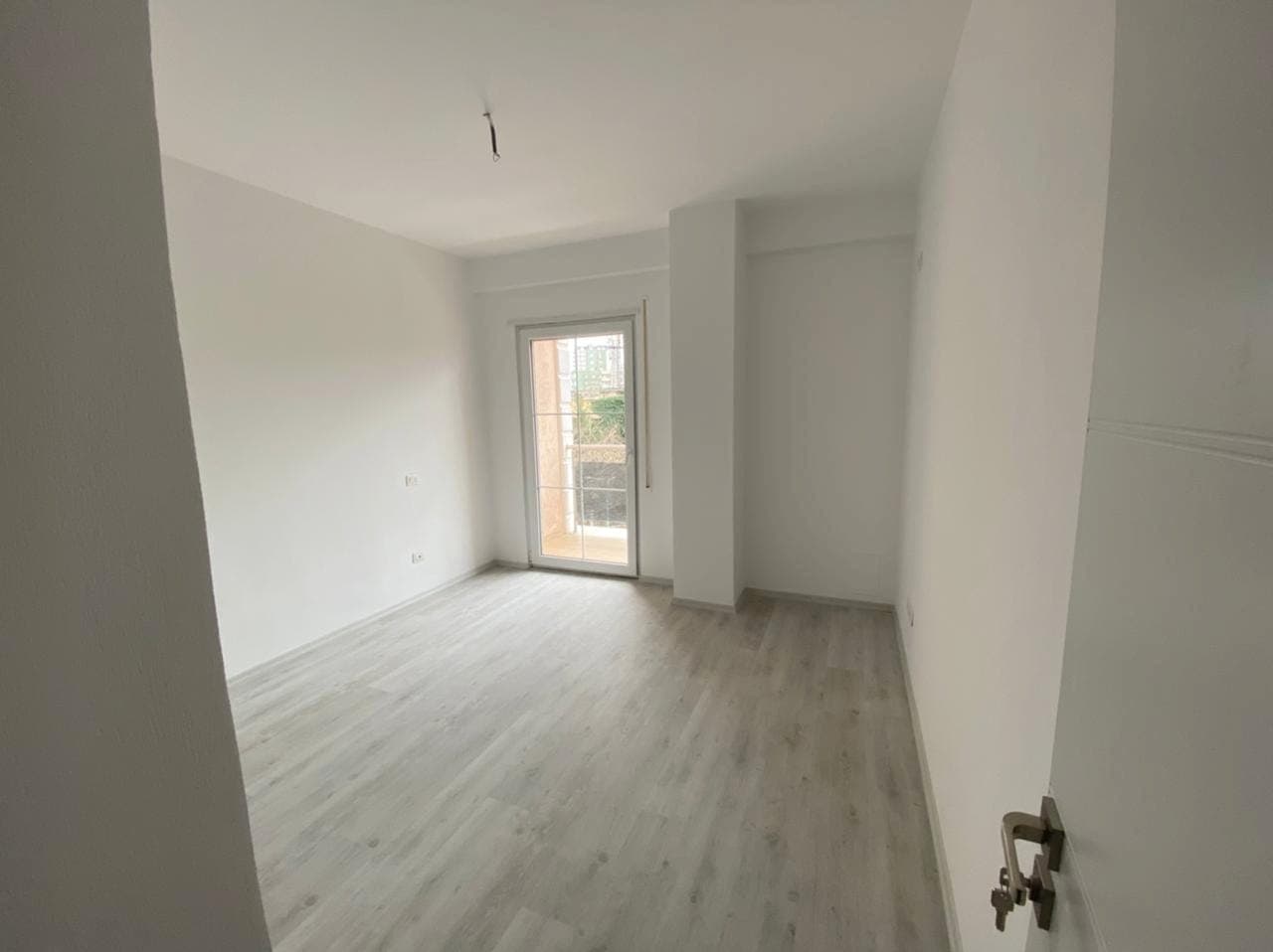 SHITET APARTAMENT 2+1 PRANE PRANVERES QENDER , DURRES . 3