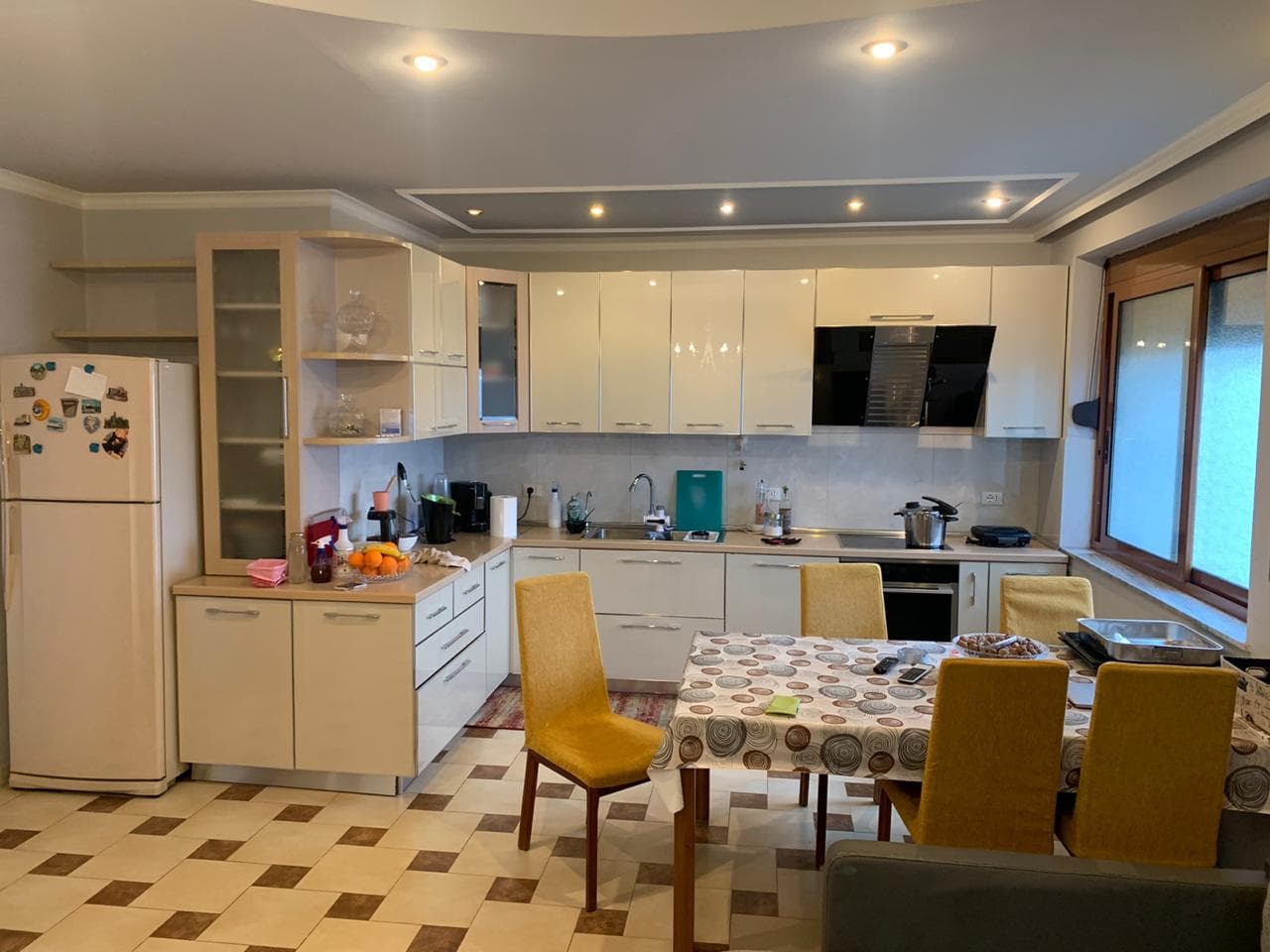 SHITET APARTAMENT 2+1+GARAZHD,PRANE AMFITEATRIT,DURRES. 2