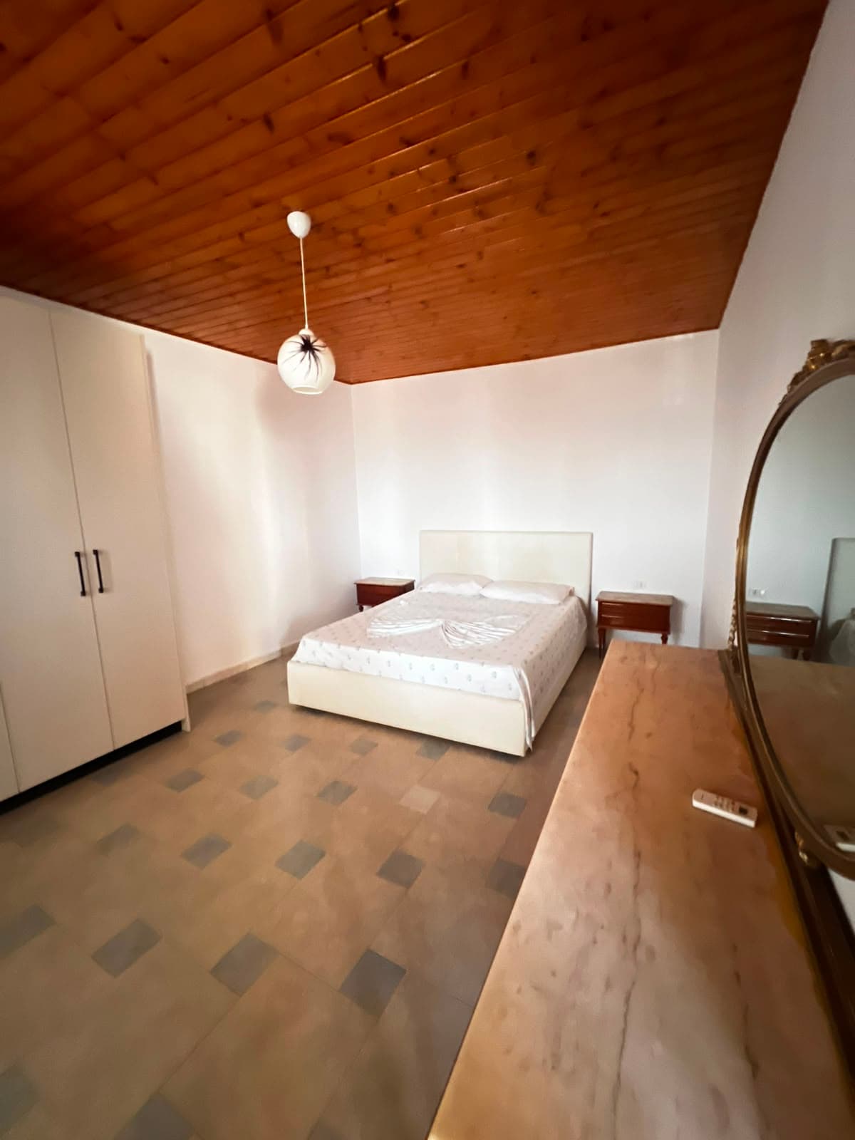 JEPET ME QERA APARTAMENT 2+1 PRANE AMFITEATRIT, DURRES 4