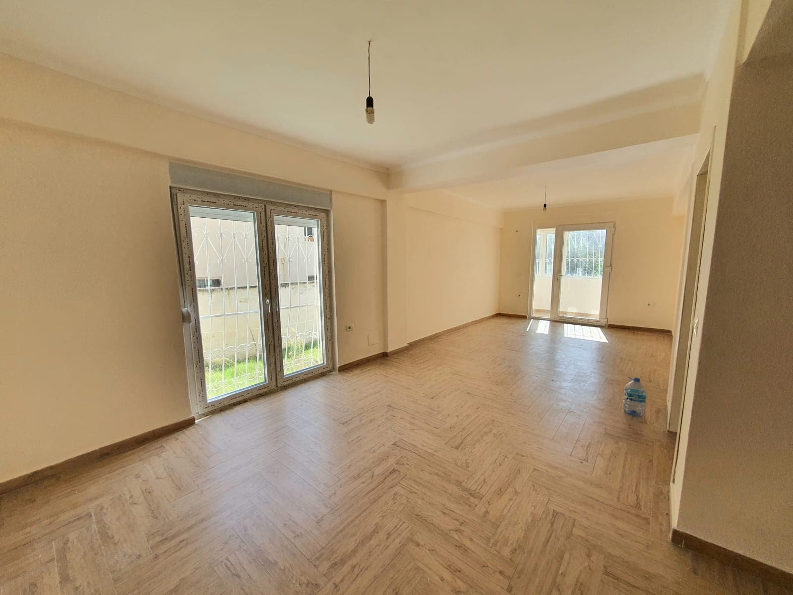 SHITET APARTAMENT 2+1 PRANE SPITALIT,DURRES. 2