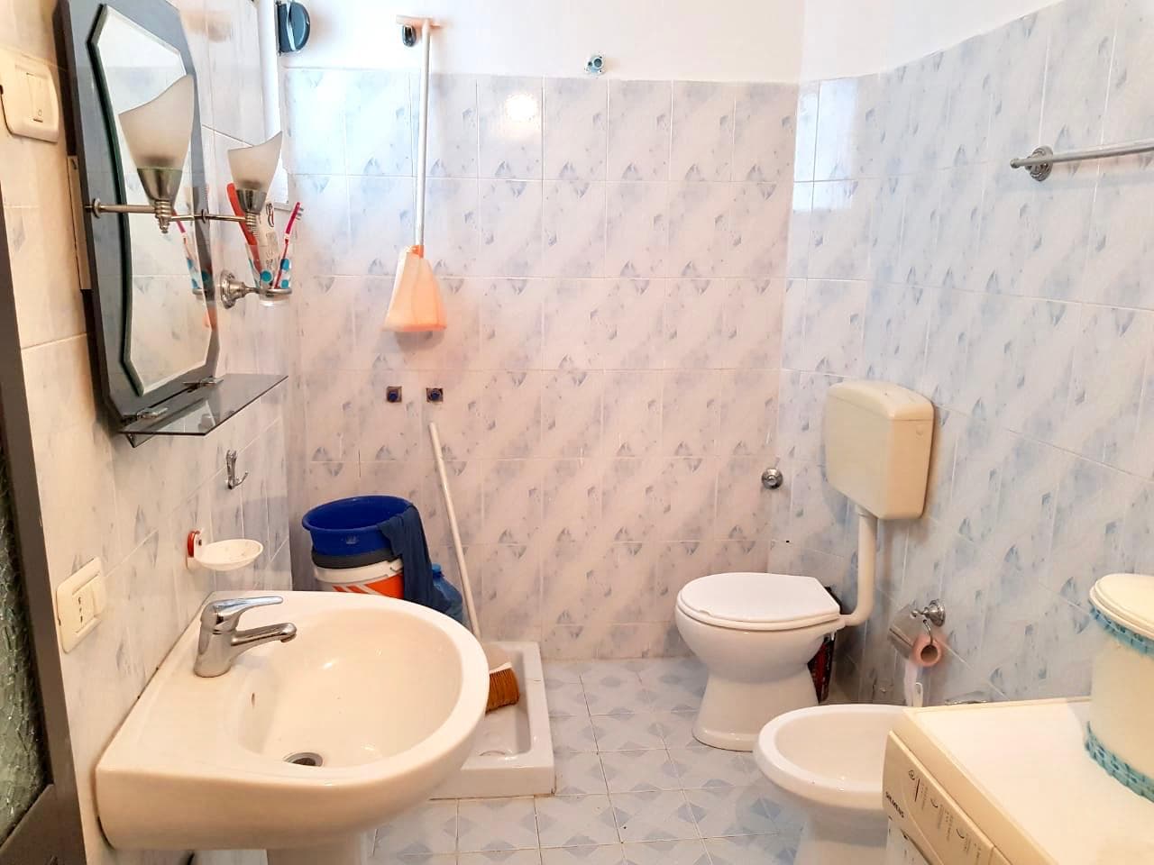 JEPET ME QERA APARTAMENT 3+1 LAGJA 16 ,PRANE KAZAZIT , DURRES.