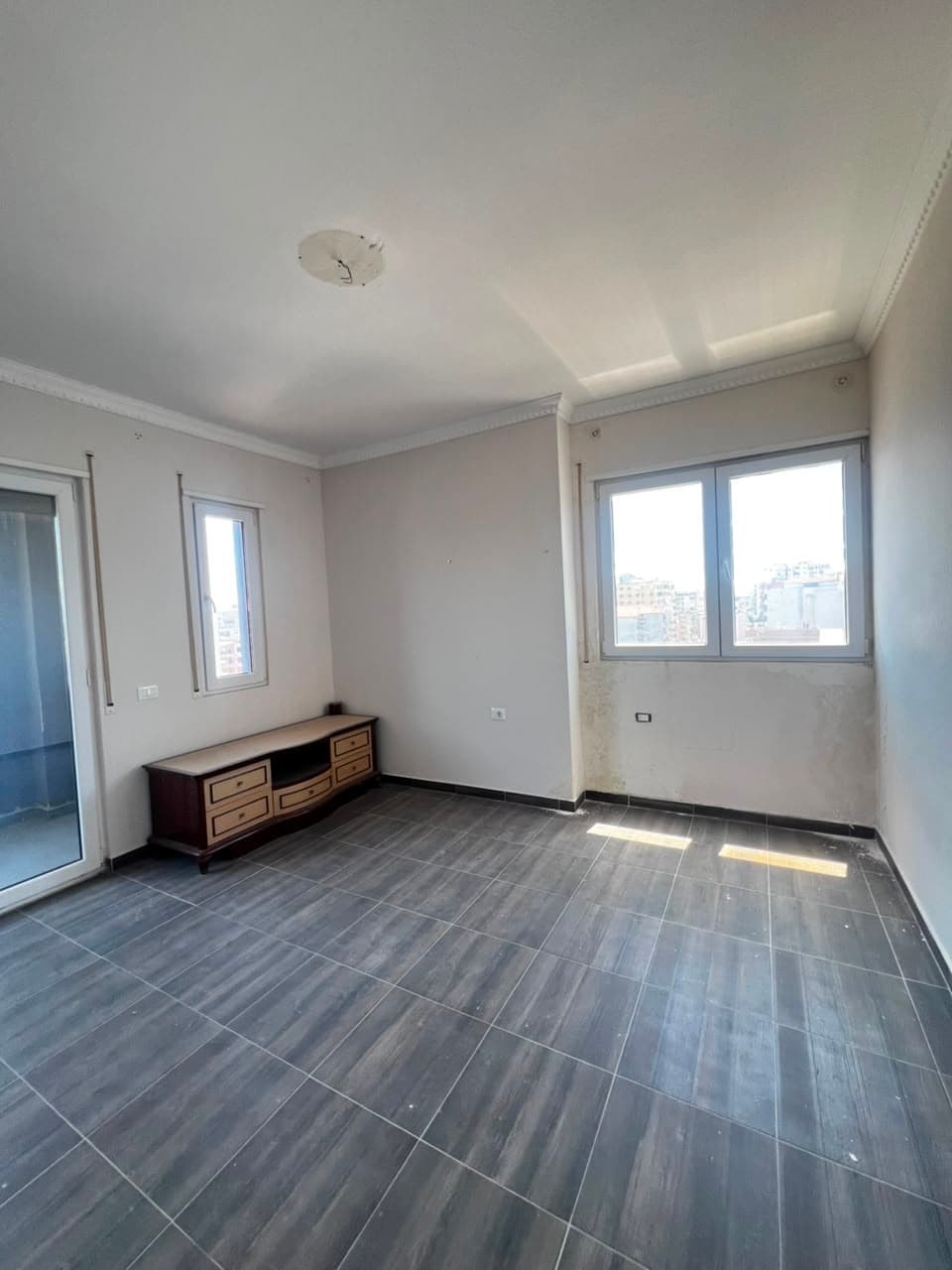 SHITET APARTAMENT 2+1 PRANE STADIUMIT, DURRES 3
