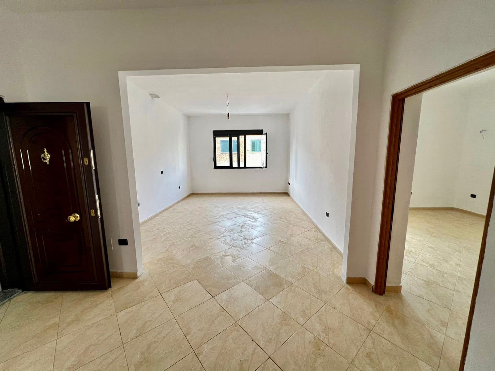 SHITET APARTAMENT 3+1 PRANE ISH RAJONIT , DURRES.