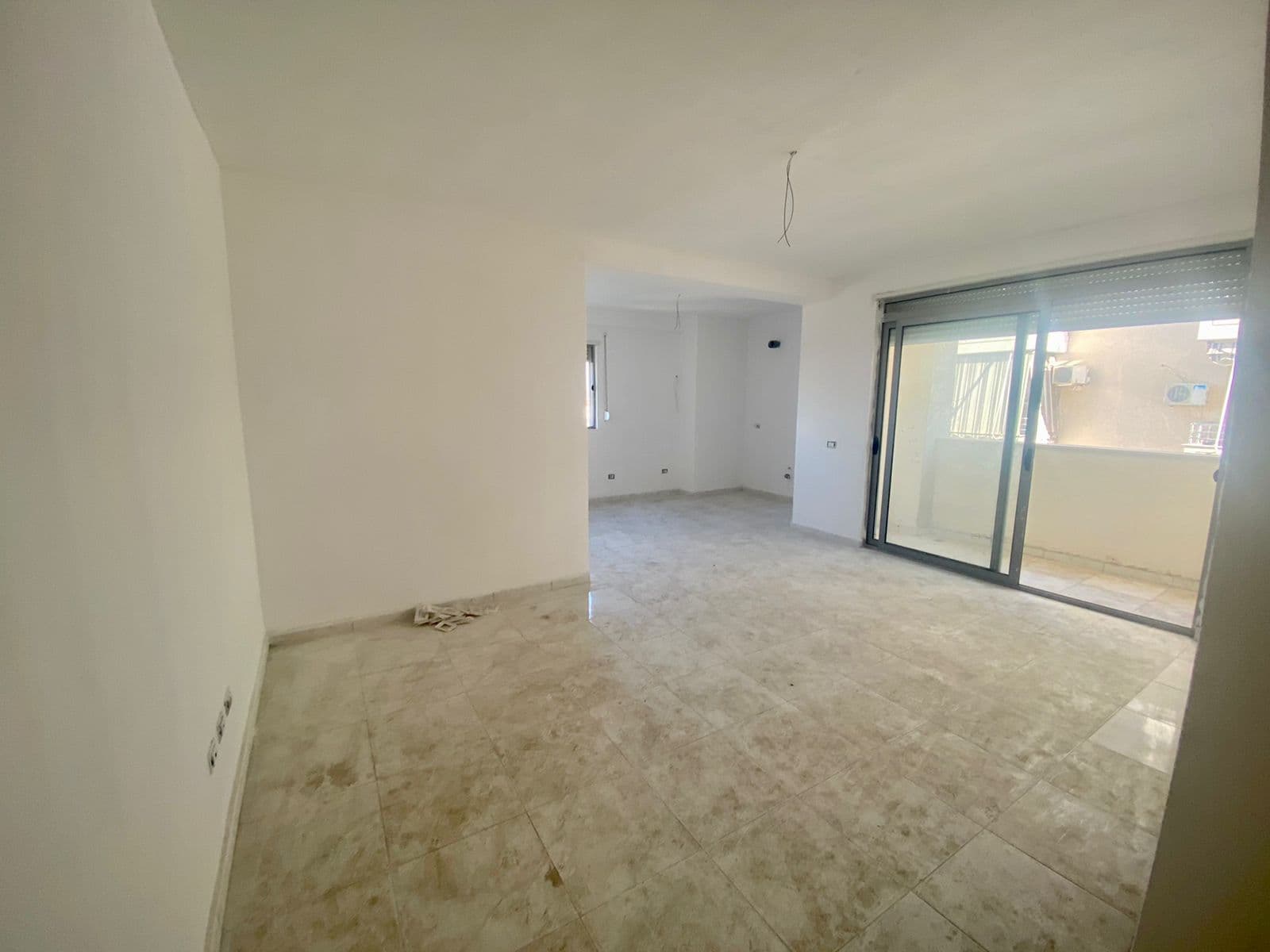 SHITET APARTAMENT 1+1 PRANE HOTEL ANTALYA PLAZH, DURRES.