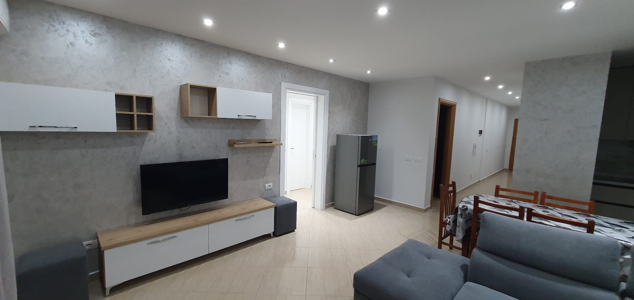 JEPET ME QERA APARTAMENT 2+1+2 NE STACIONIN E PARE TE PLAZHIT, DURRES 3