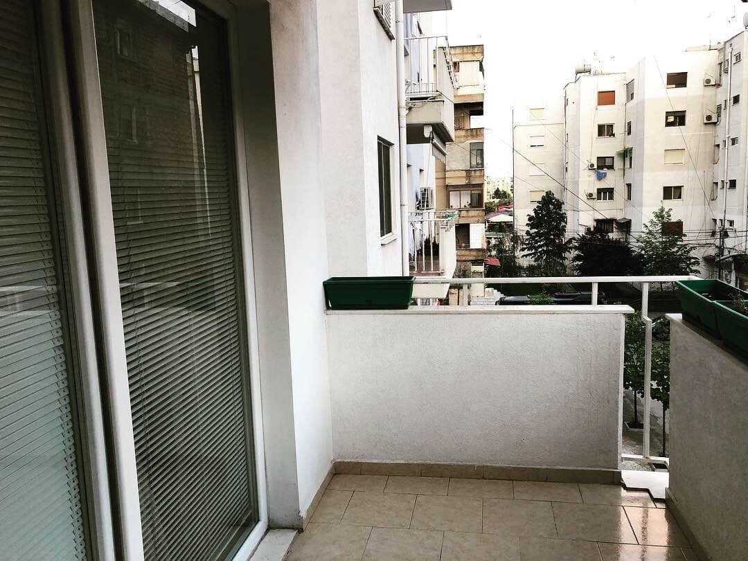JEPET ME QERA APARTAMENT 1+1 PRANE TREGUT FSHATAR,DURRES! 2