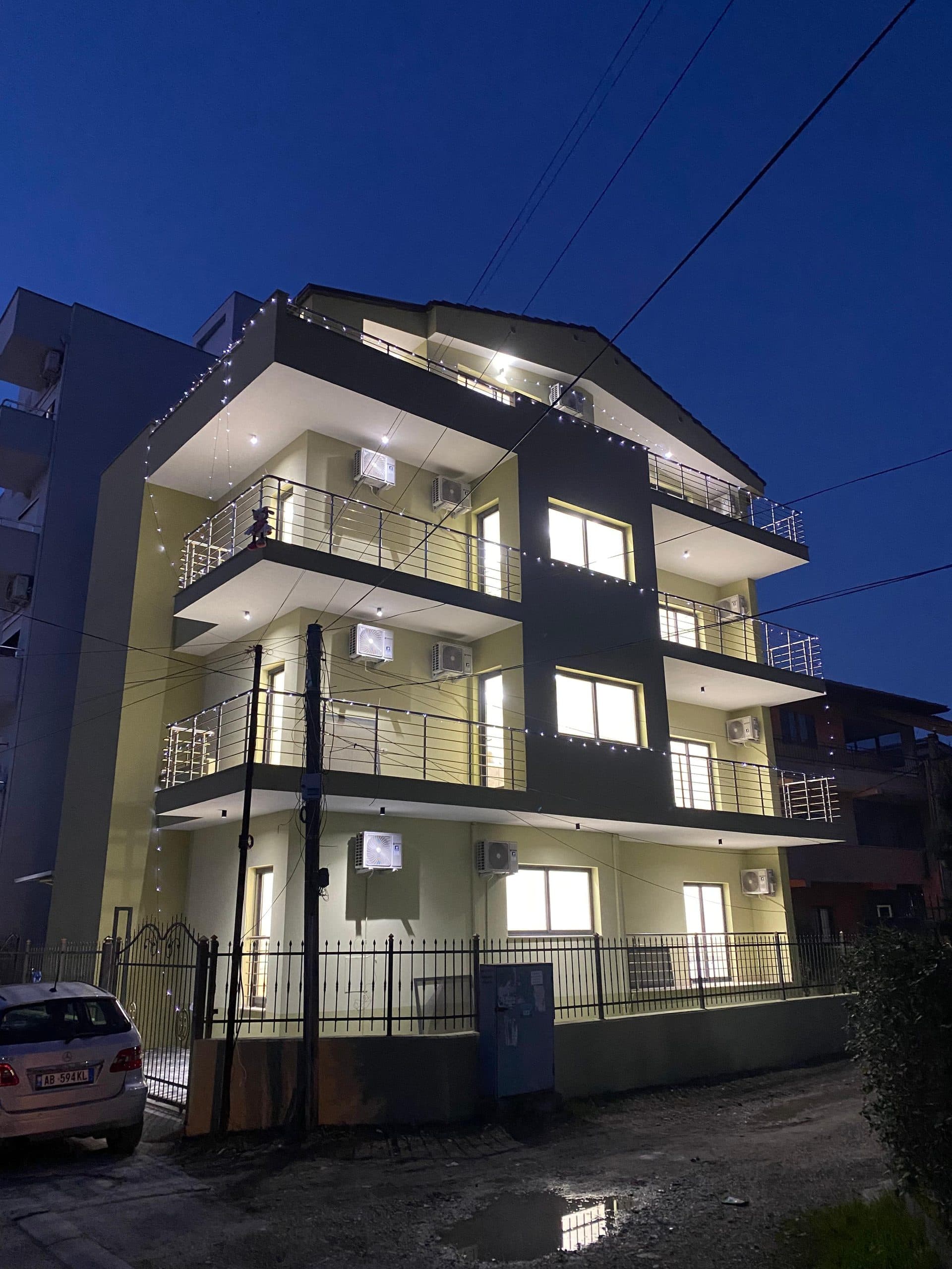 JEPET ME QERA GODINE BIZNESI, PLAZH, DURRES.
