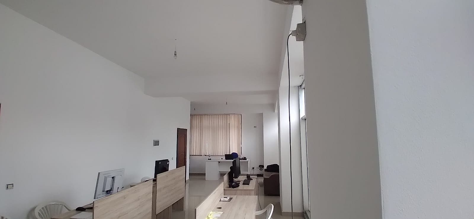 JEPET ME QERA AMBIENT BIZNESI PRANE GJYKATES, QENDER,DURRES .