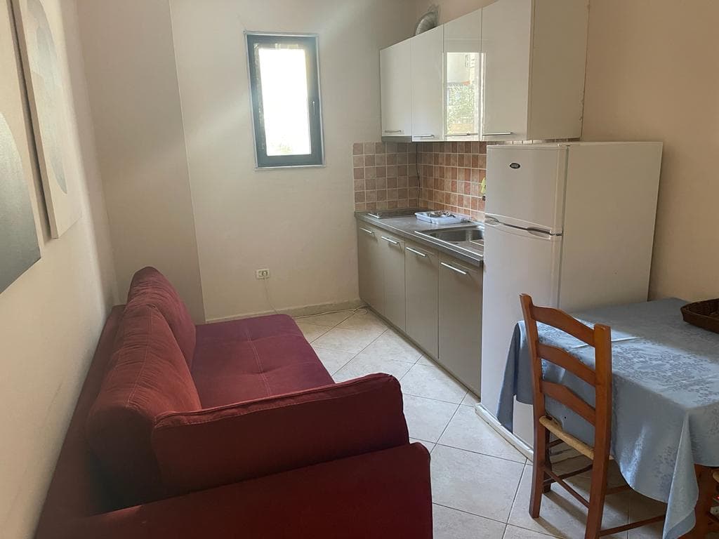 JEPET ME QERA APARTAMENT 1+1,PRANE HOTEL ROYAL,PLAZH,DURRES.