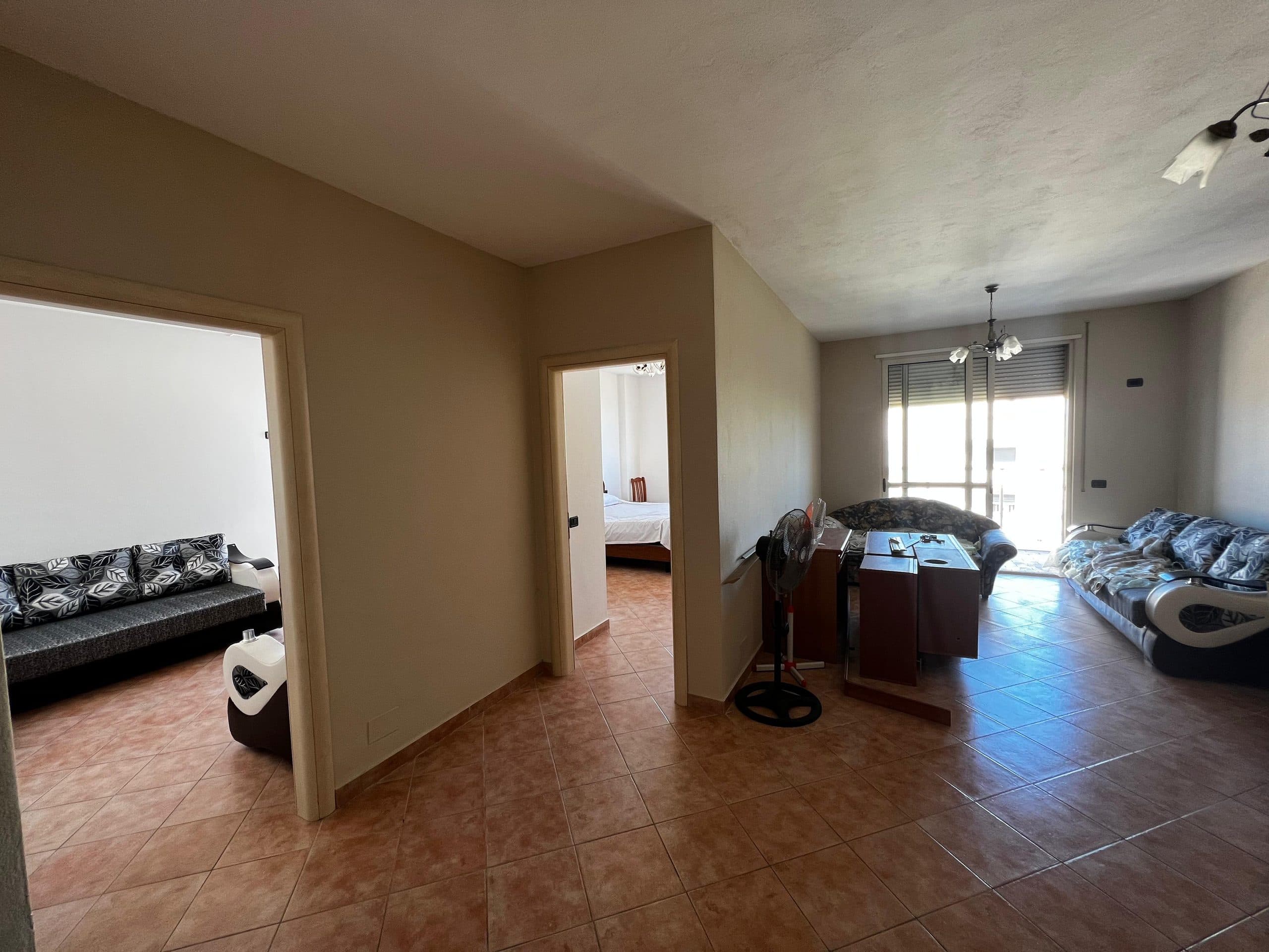 SHITET APARTAMENT 2+1, PRANE HOTEL EMPIRE, PLAZH, DURRES. 3