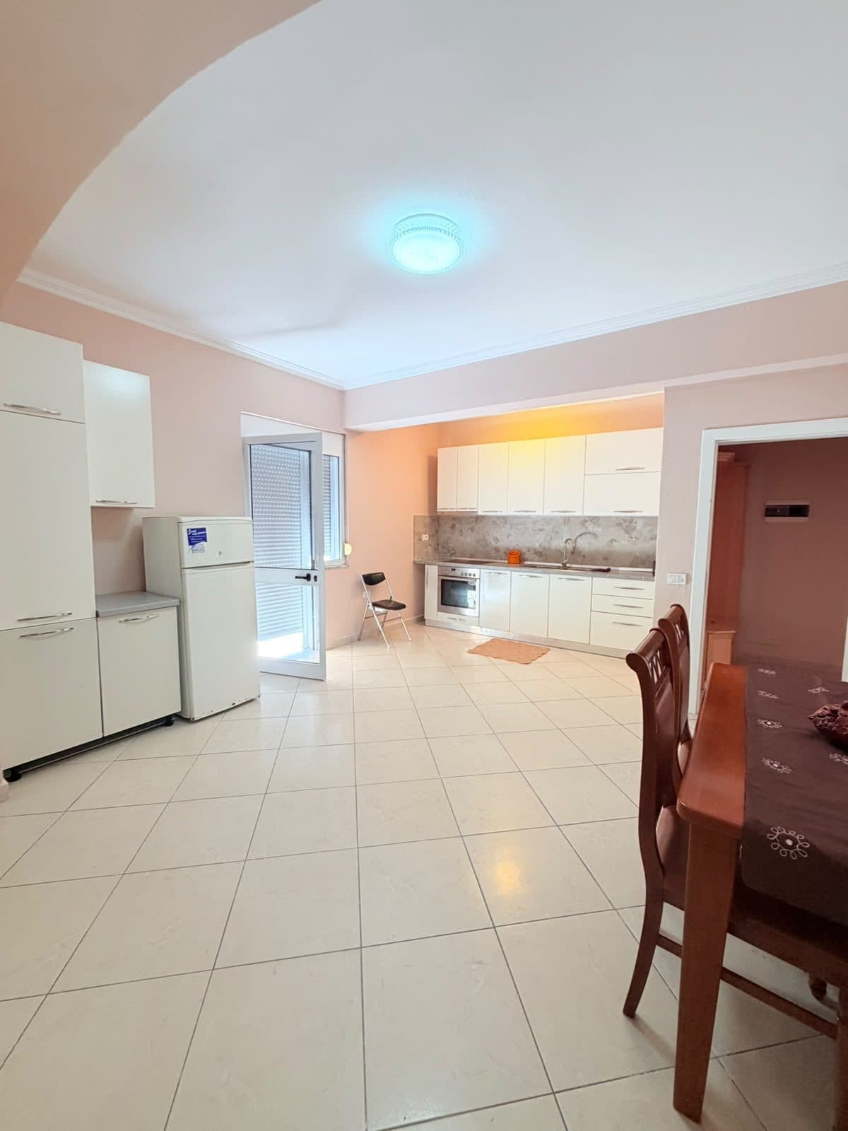 JEPET ME QERA APARTAMENT 2+1 PRANE MARKATES, DURRES 4