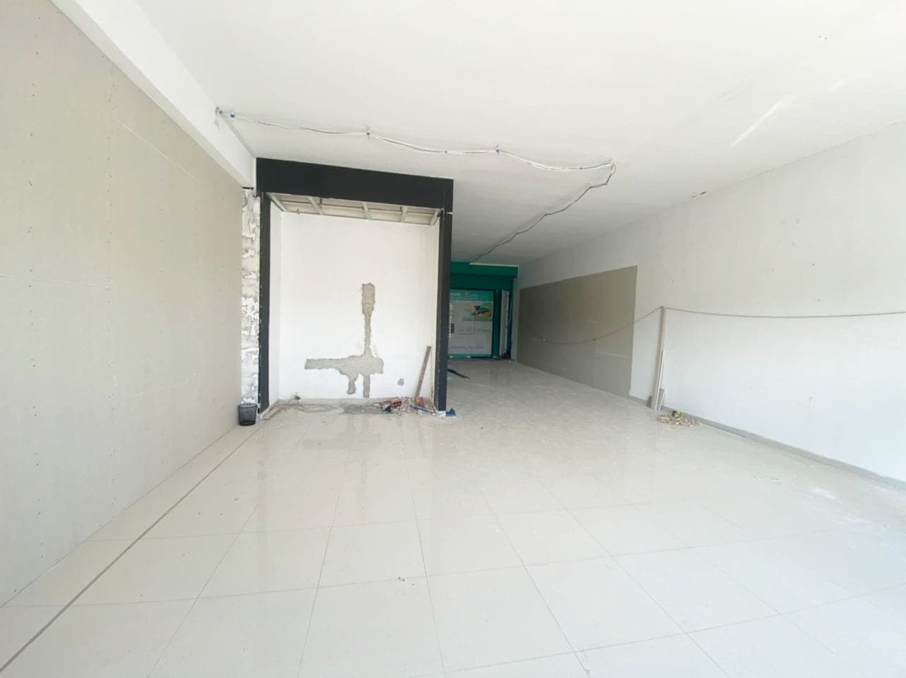 JEPET ME QERA AMBIENT BIZNESI RRUGA E PORTIT,DURRES. 4