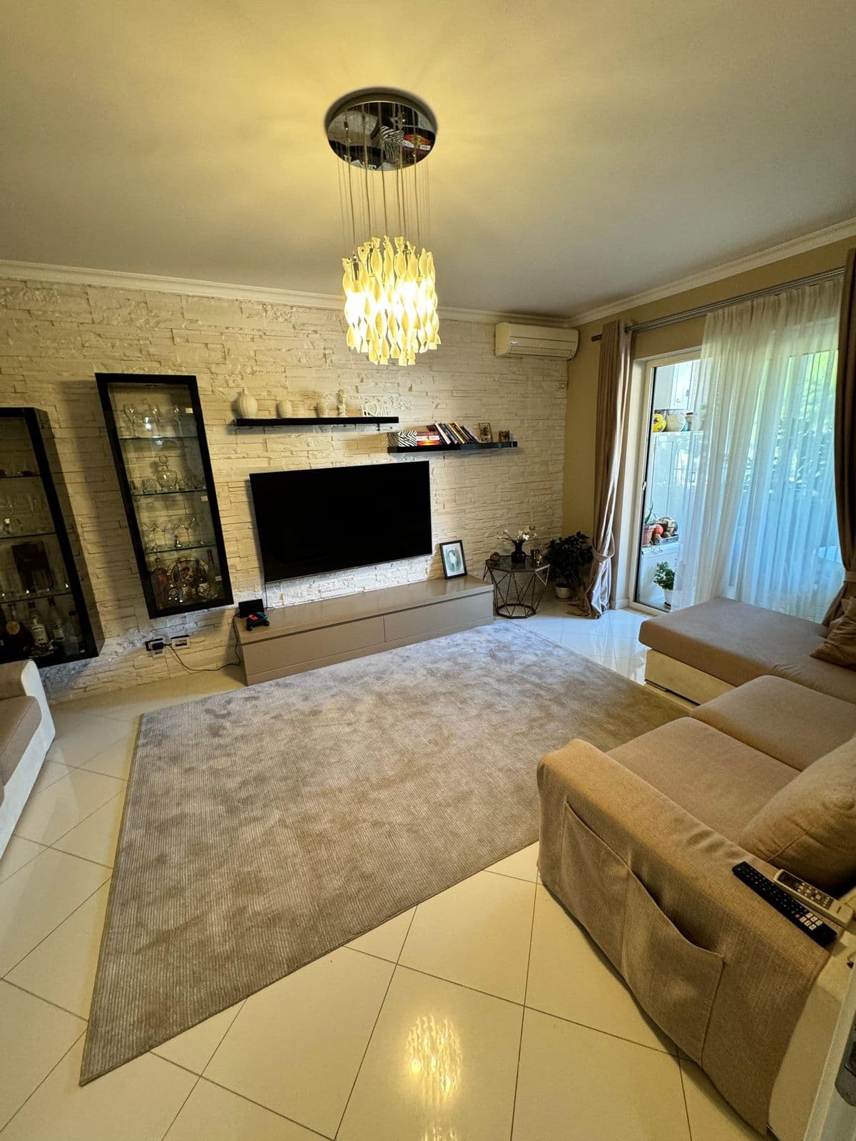 SHITET APARTAMENT 3+1 PRANE PASTICERI CIALDA, VOLLGA, DURRES.