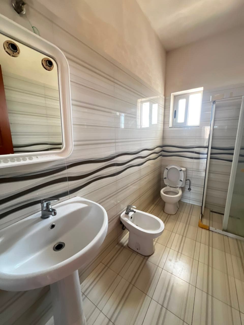 JEPET ME QERA APARTAMENT 2+1 NE ZONEN E SHKOZETIT, DURRES 2