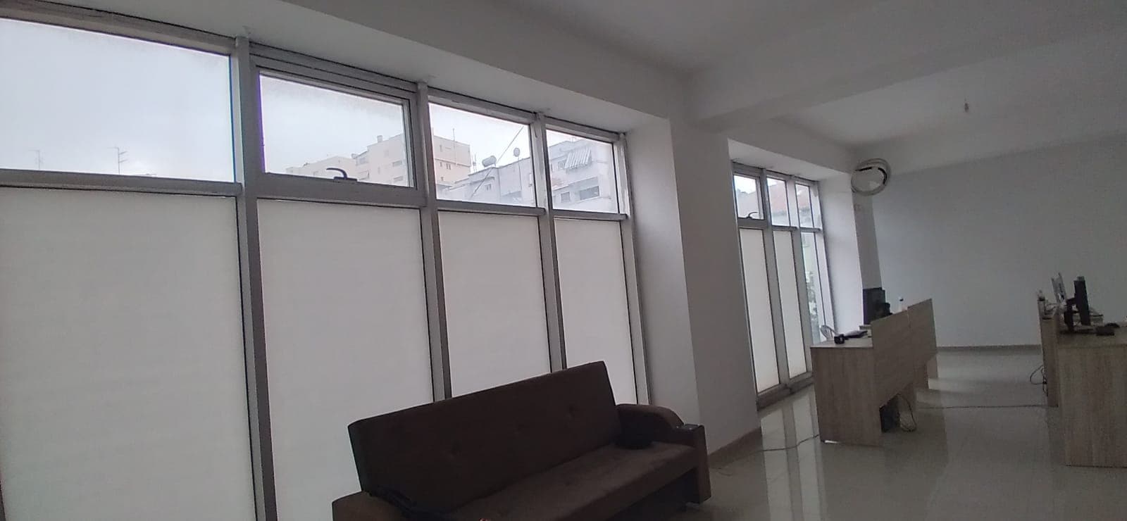 JEPET ME QERA AMBIENT BIZNESI PRANE GJYKATES, QENDER,DURRES . 4