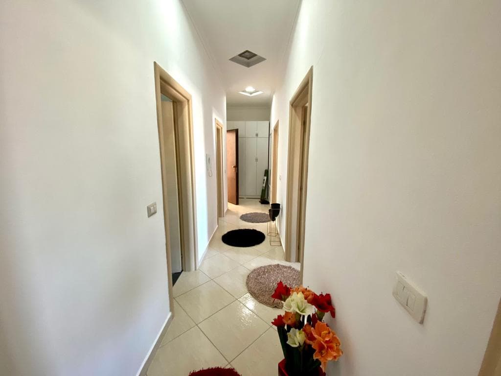 SHITET APARTAMENT 2+1+2 TEK STACIONI I TRENIT, DURRES. 3