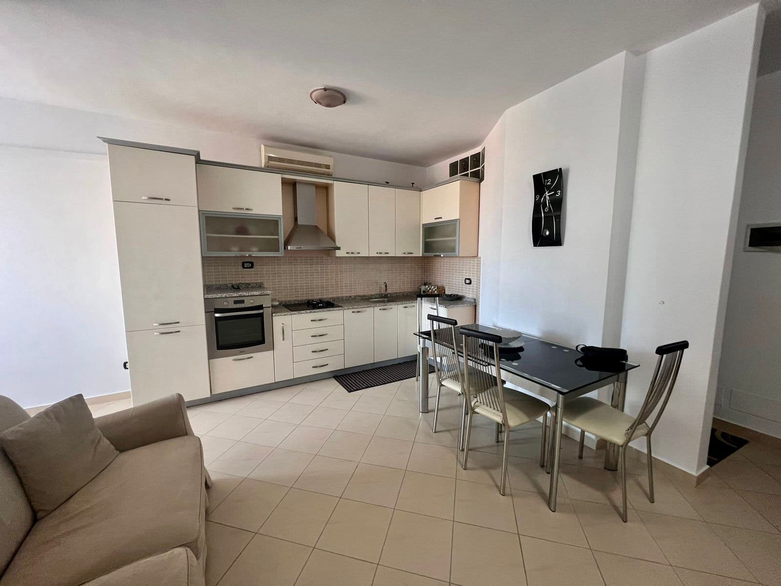 SHITET APARTAMENT 1+1 PRANE KAZAZIT, DURRES. 2