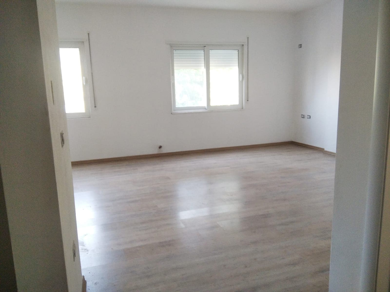 SHITEN 2 APARTAMENTE 1+1 PRANE SHKOLLES ITALIANE,VOLLGA, DURRES.