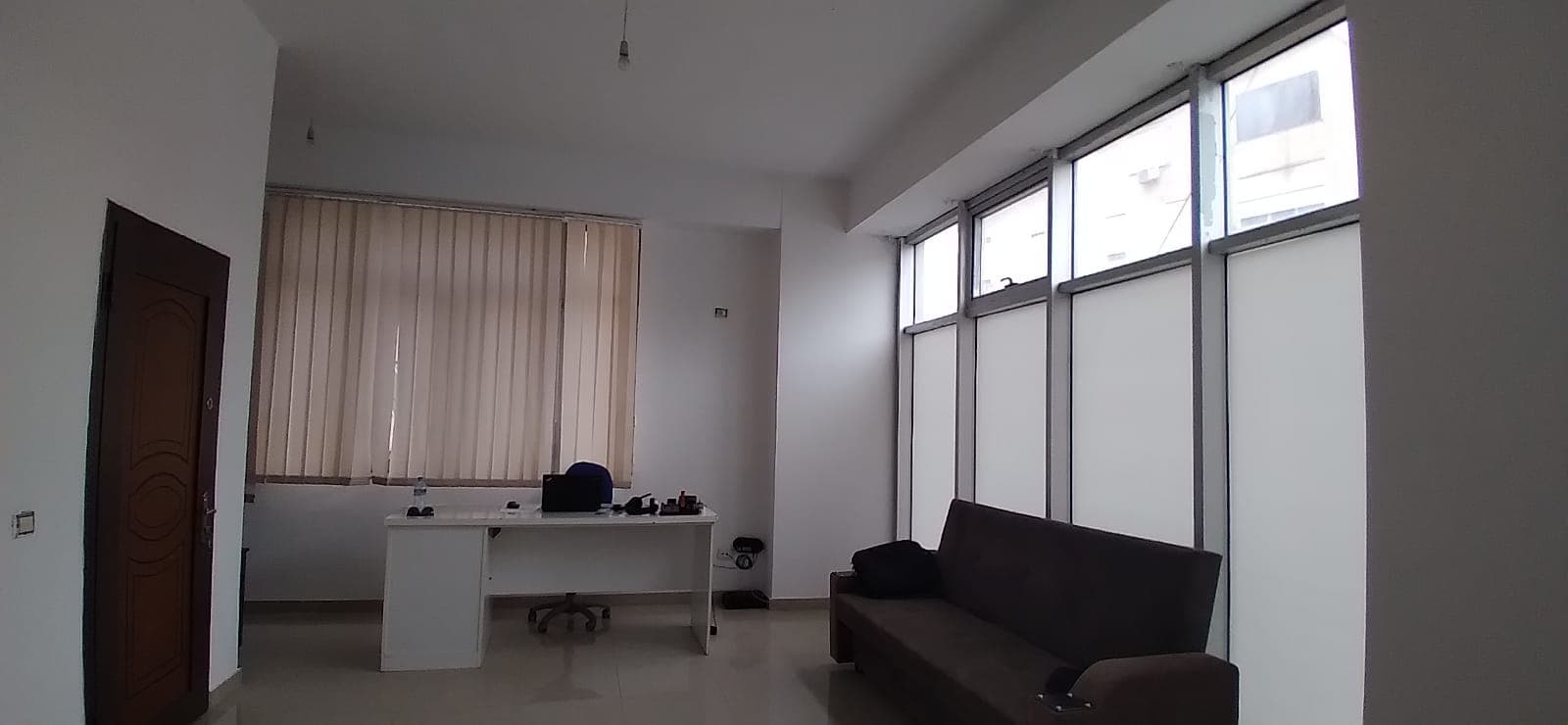 JEPET ME QERA AMBIENT BIZNESI PRANE GJYKATES, QENDER,DURRES . 2