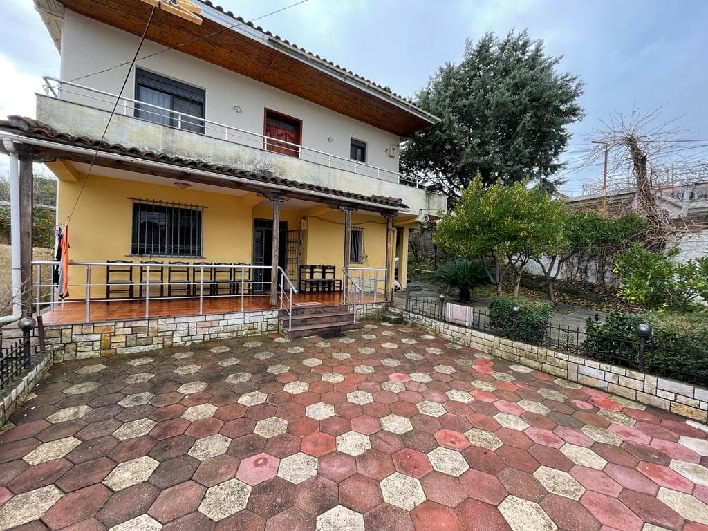 SHITET VILE 2 KATESHE, PRANE SHKOLLES DEMOKRACIA, DURRES .