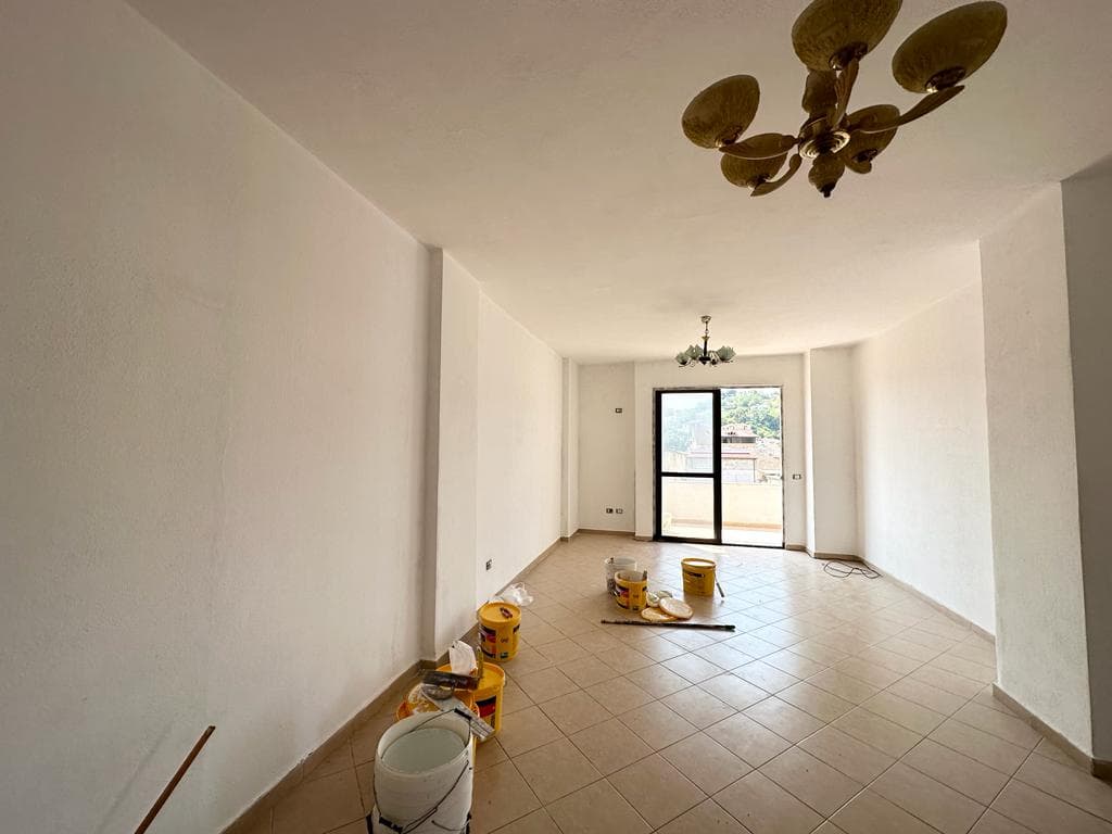 JEPET ME QERA APARTAMENT 2+1 PRANE SHKOLLES 2 GJELAT. 3