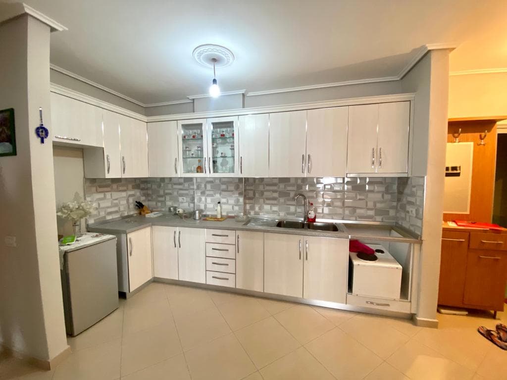 SHITET APARTAMENT 2+1+ GARAZH PRANE SHKOLLES BAJRAM CURRI, PLAZH, DURRES.