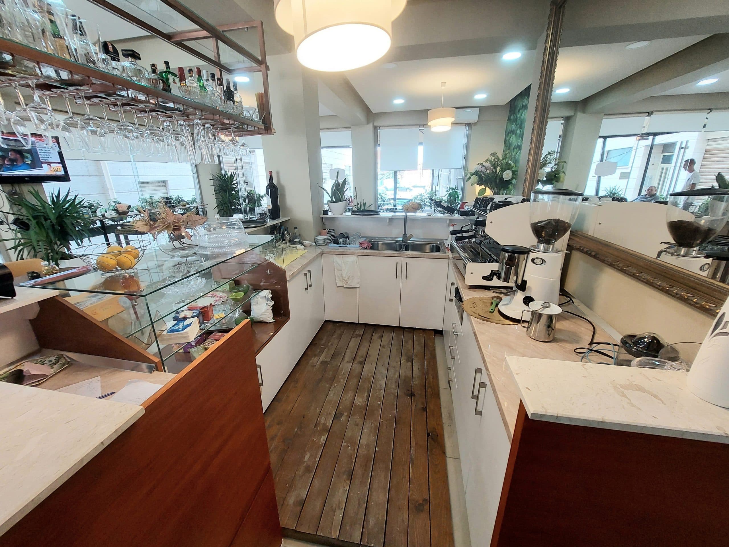 JEPET ME QERA AMBIENT BIZNESI ,PRANE BANKES BKT , DURRES. 2