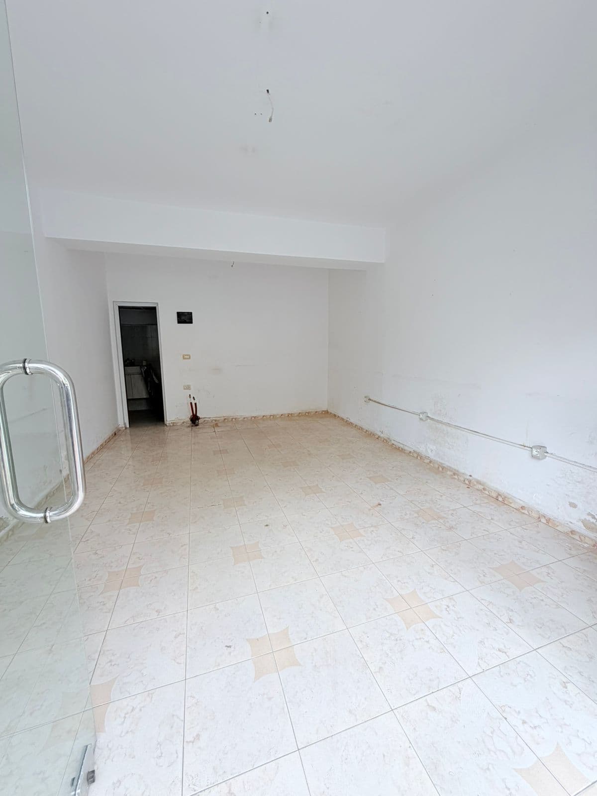 JEPET ME QERA AMBIENT BIZNESI ISH URT, DURRES
