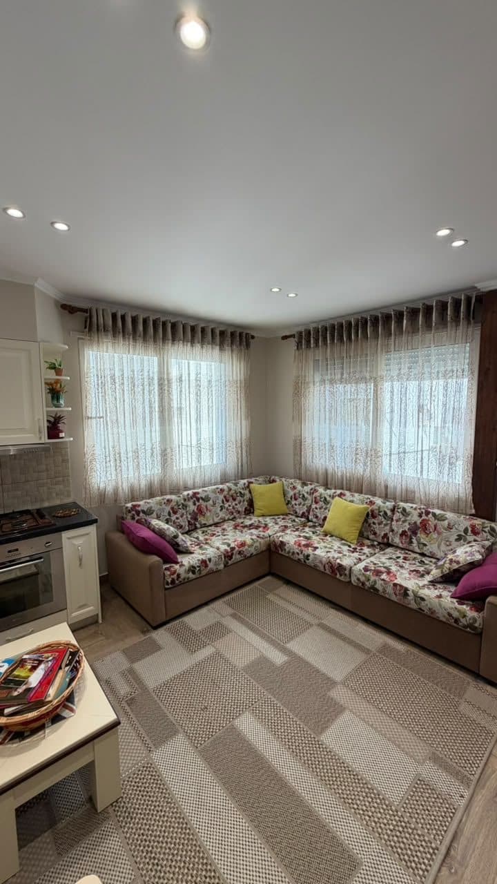 JEPET ME QERA APARTAMENT 2+1 PRANE MARKATES, DURRES 2