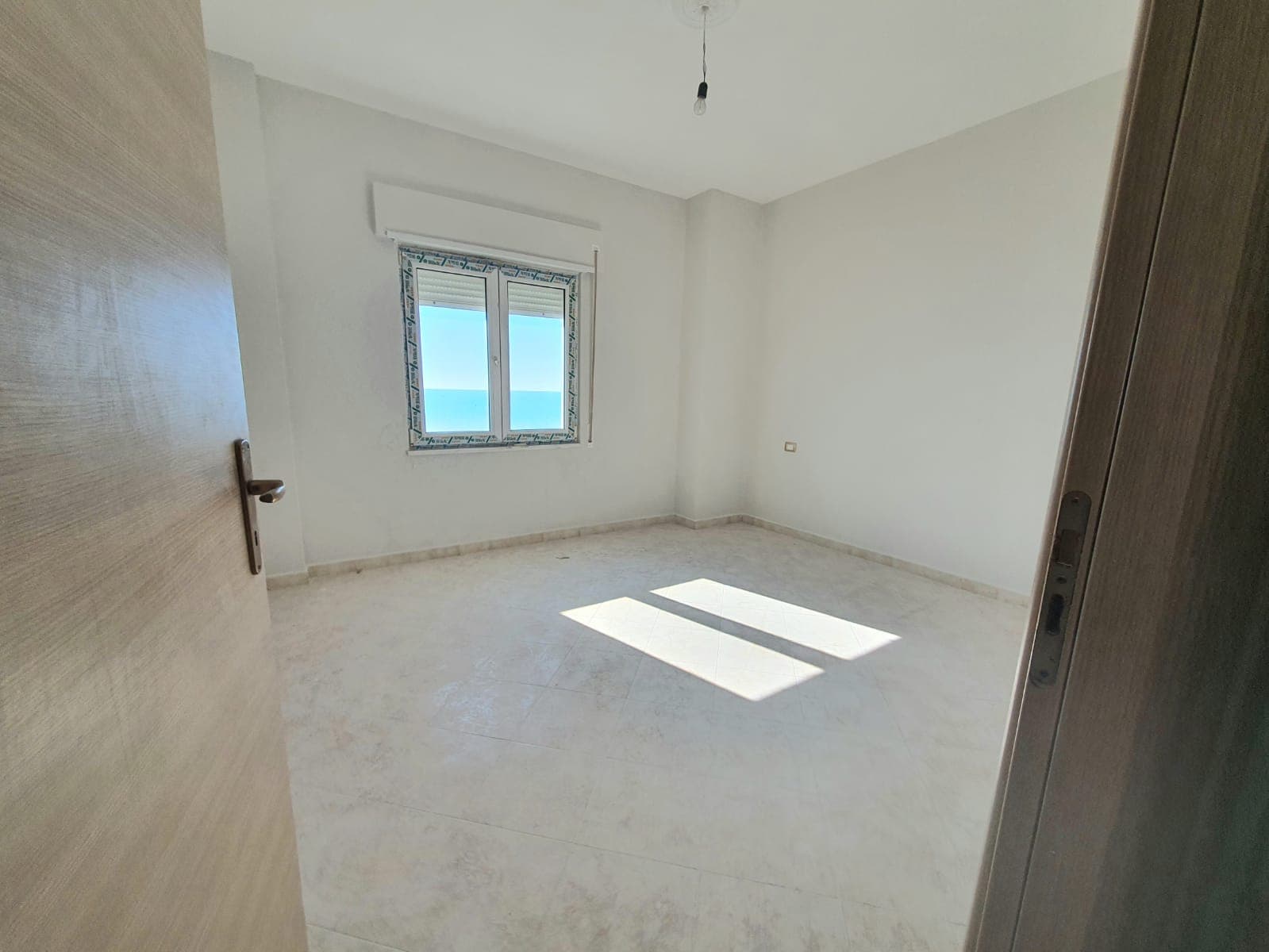 SHITET APARTAMENT 2+1 ME PAMJE NGA DETI PRANE PISTA KOSOVA PLAZH,DURRES. 3