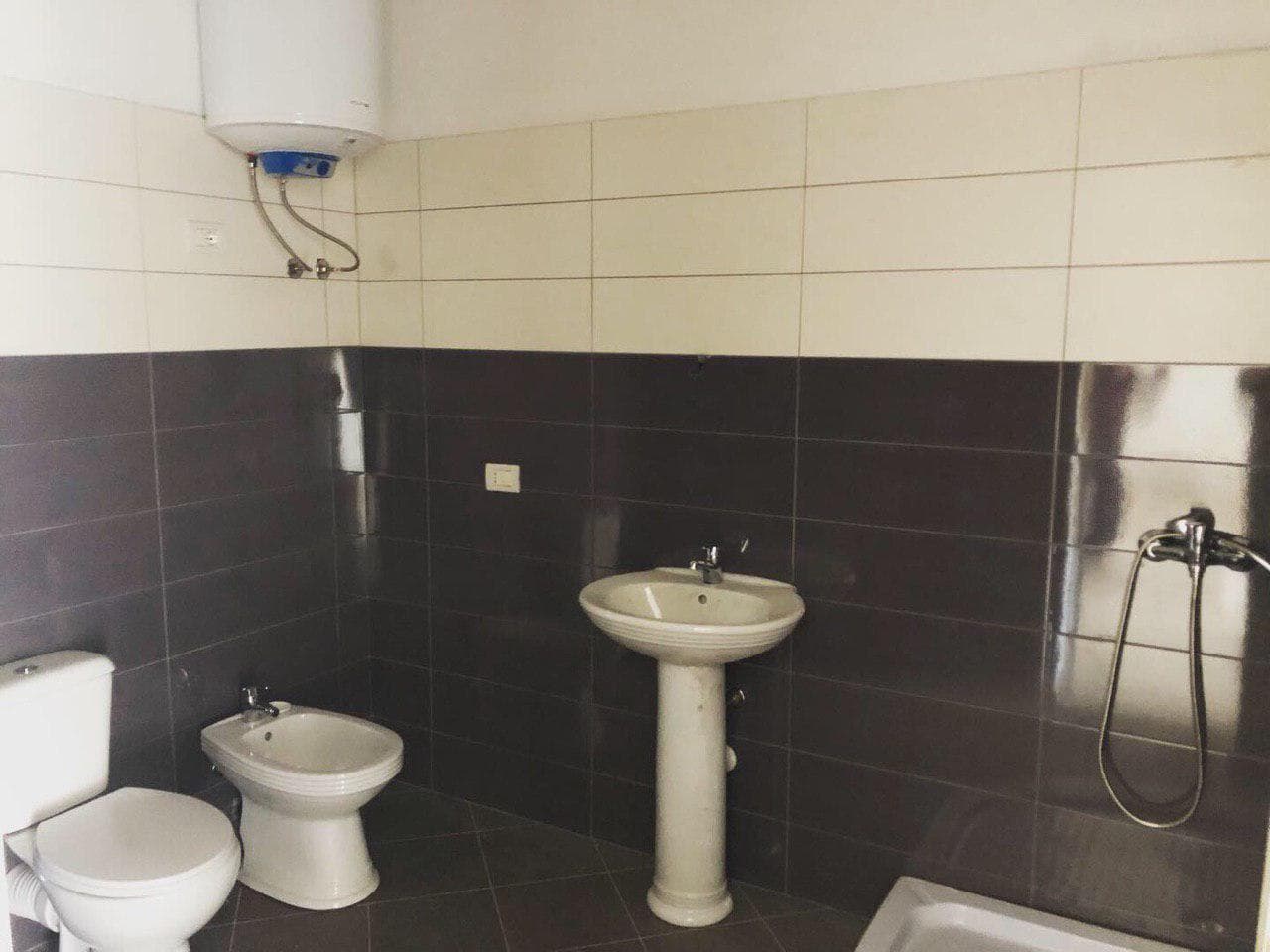 SHITET APARTAMENT 2+1 PRANE SHKOLLES SE FISKULTURES,DURRES! 4