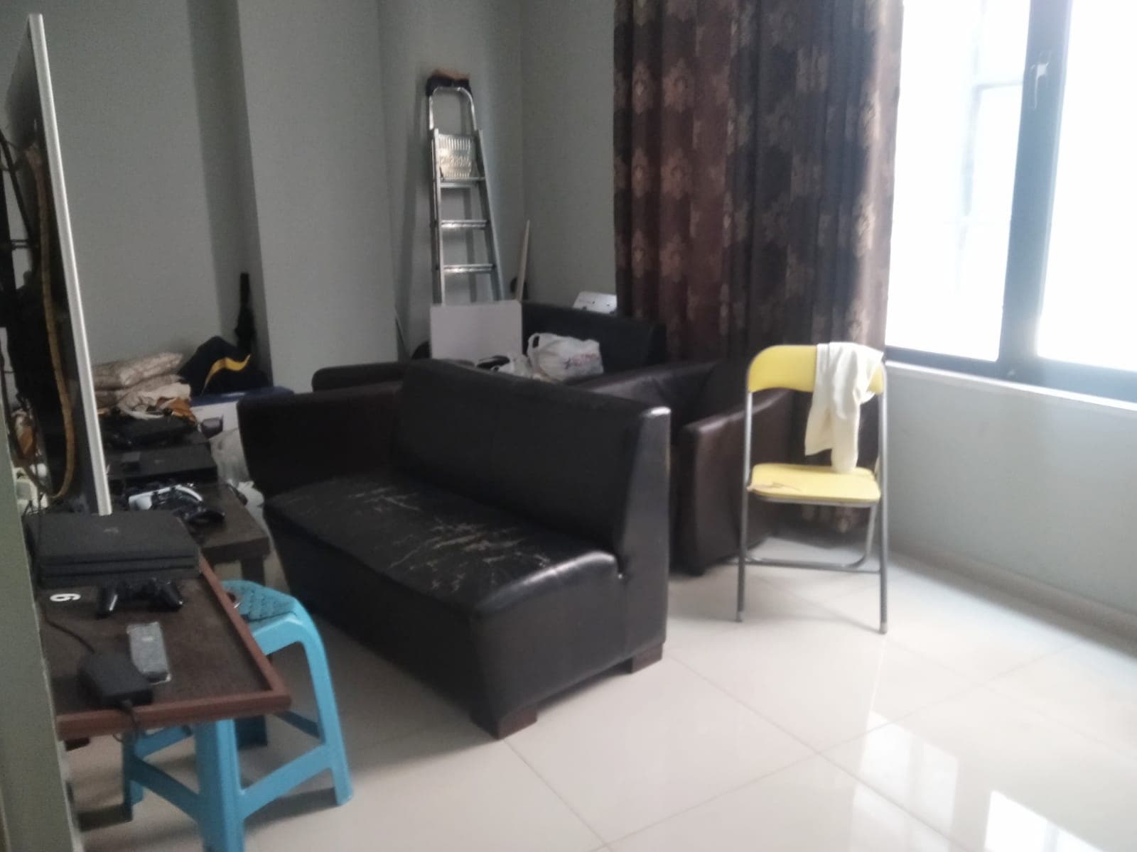 JEPET ME QERA AMBIENT BIZNESI PRANE PRANVERES QENDER,DURRES. 4