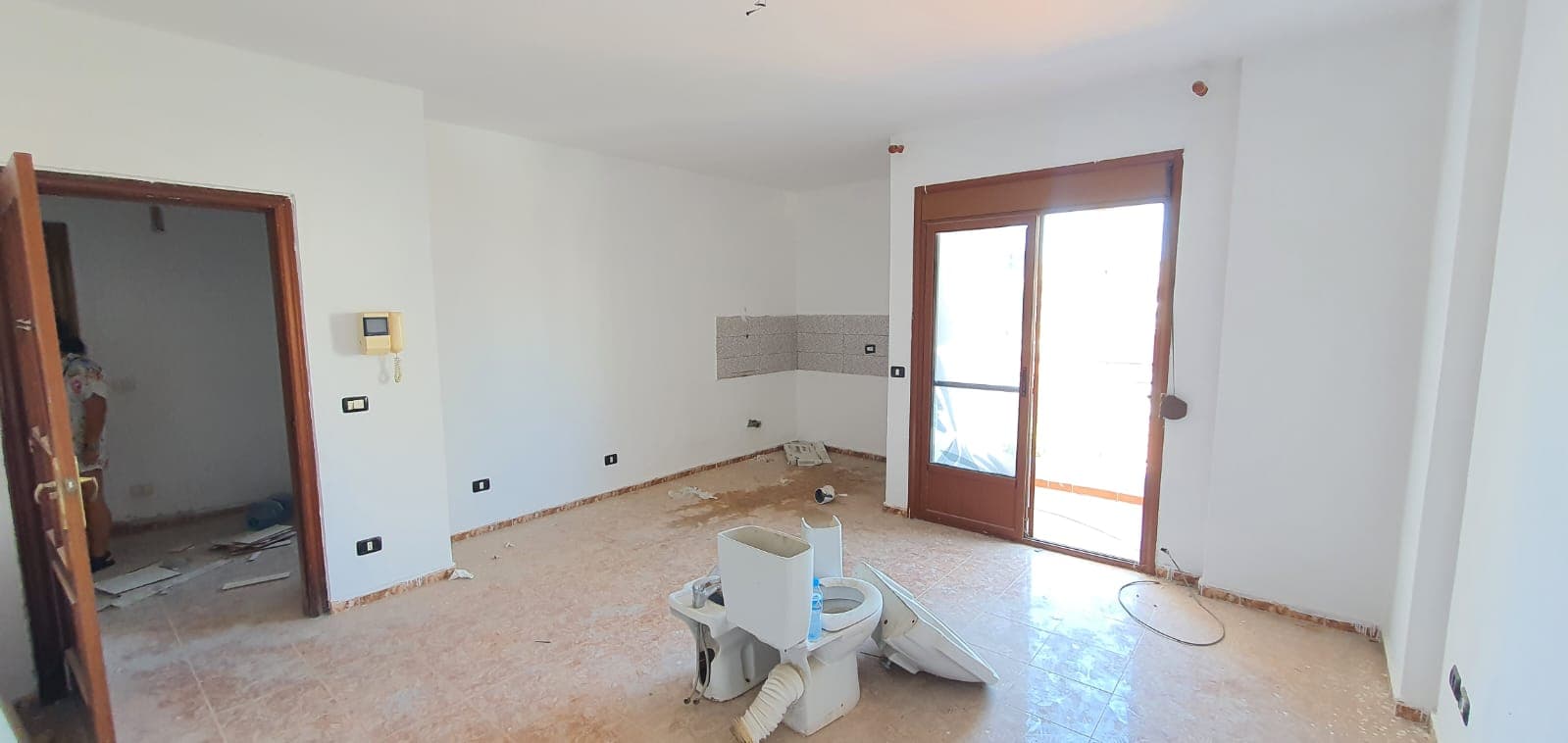SHITET APARTAMENT 1+1 PRANE MARKATES QENDER,DURRES.