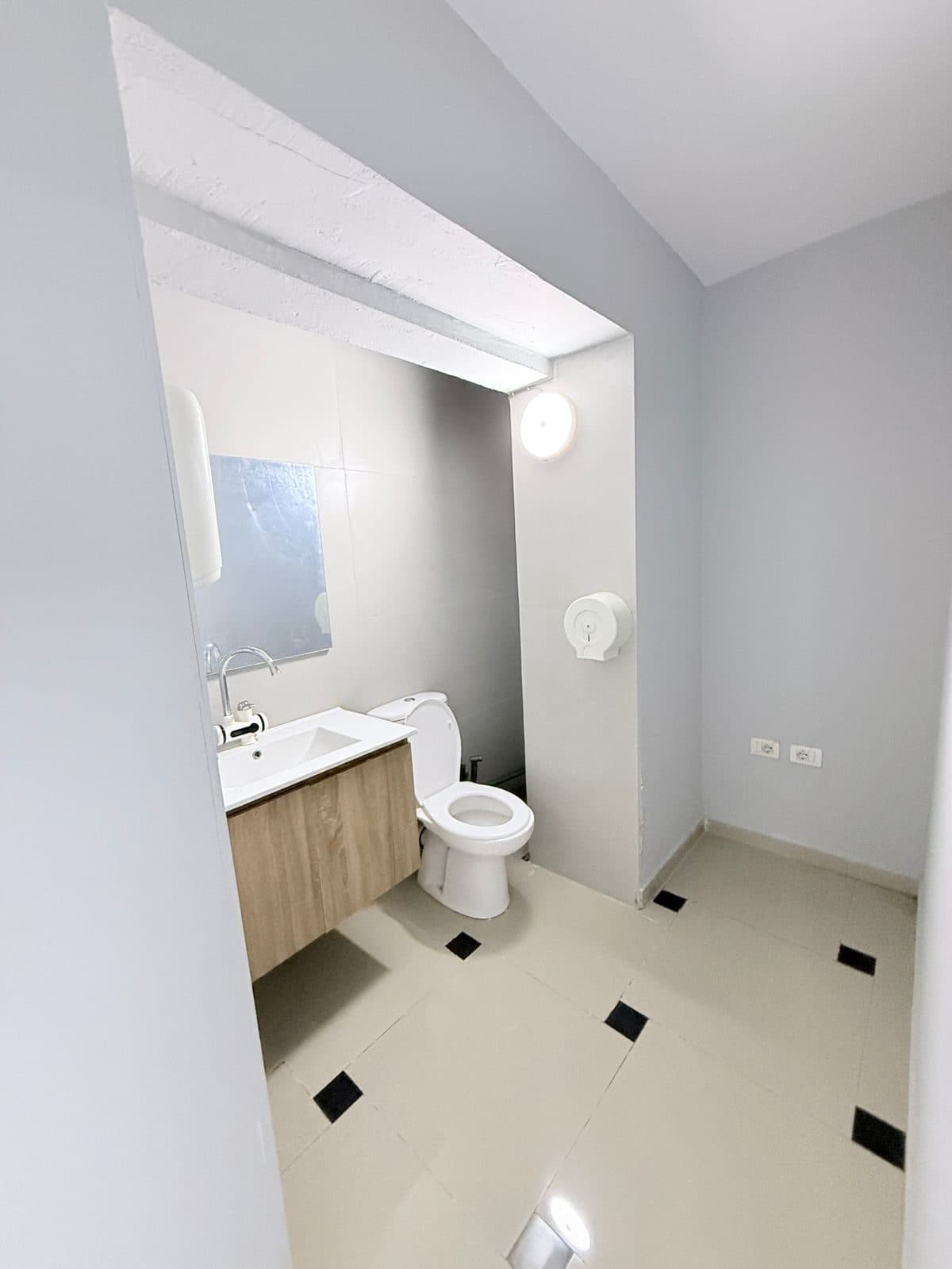 JEPET ME QERA AMBIENT BIZNESI MARKATA DURRES 4