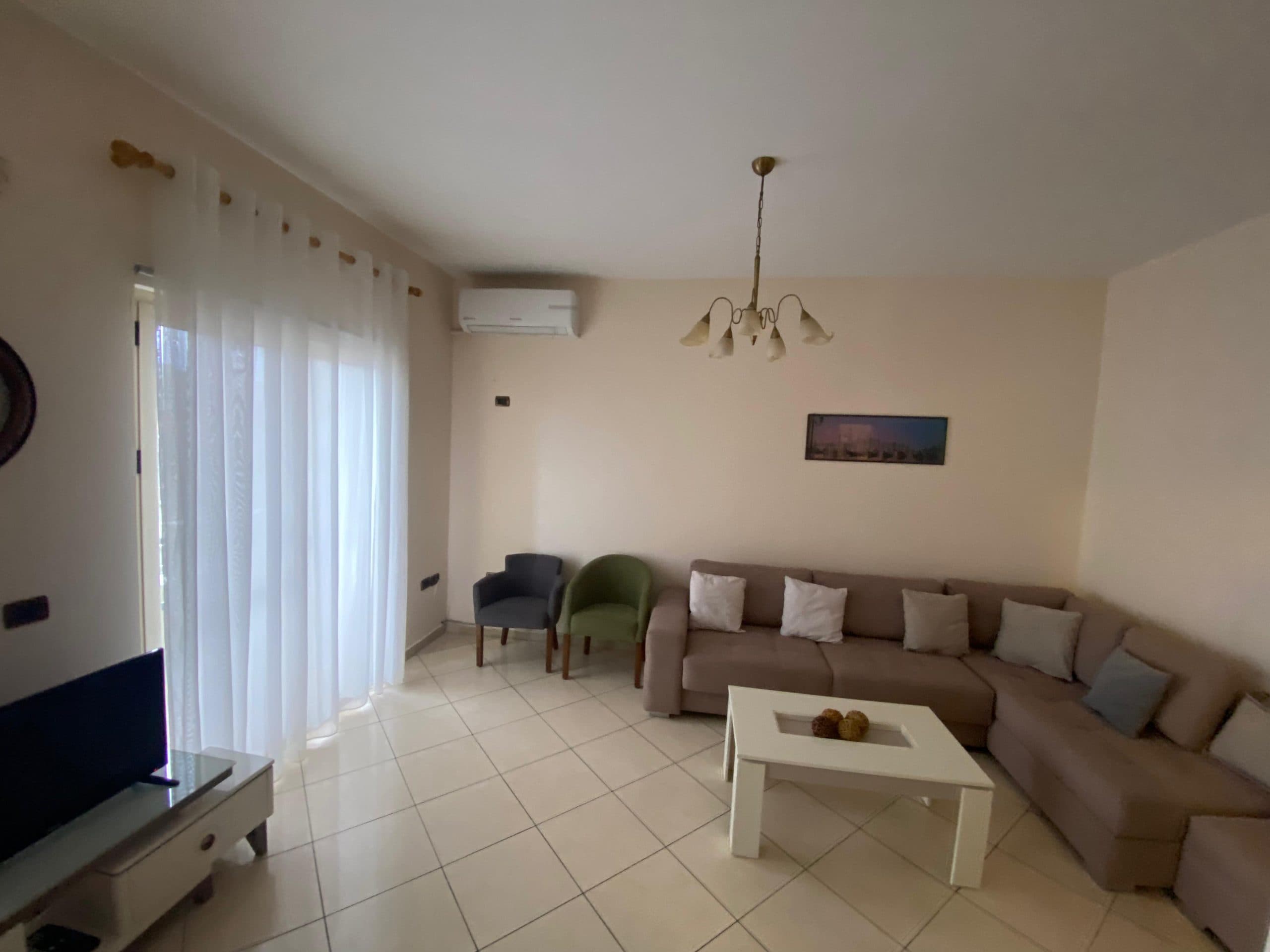 JEPET ME QERA APARTAMENT 2+1, PRANE SPITALIT, DURRES.