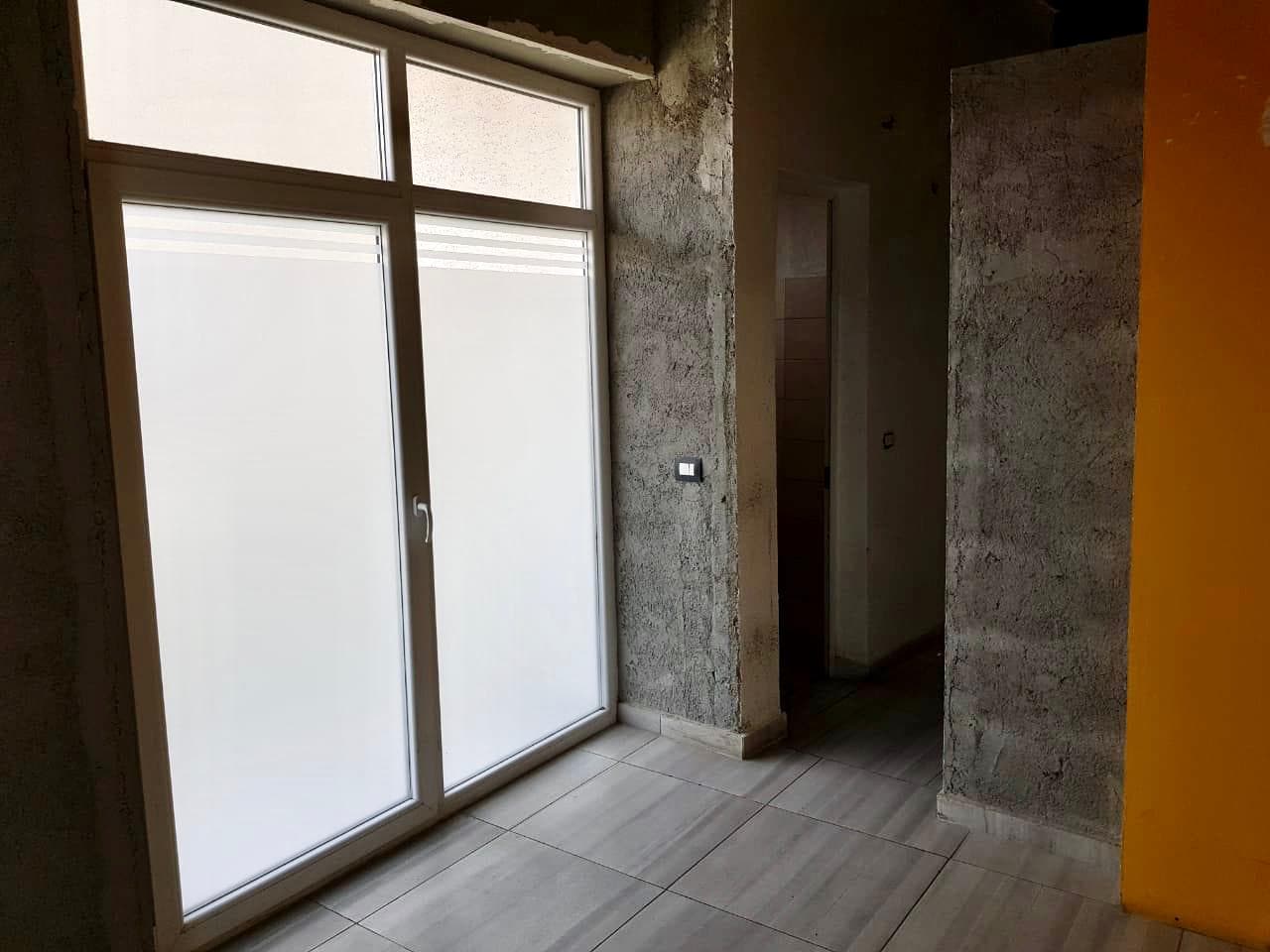JEPET ME QERA AMBIENT BIZNESI NE QENDER TE QYTETIT, RRUGICA KUMINIT, DURRES. 3