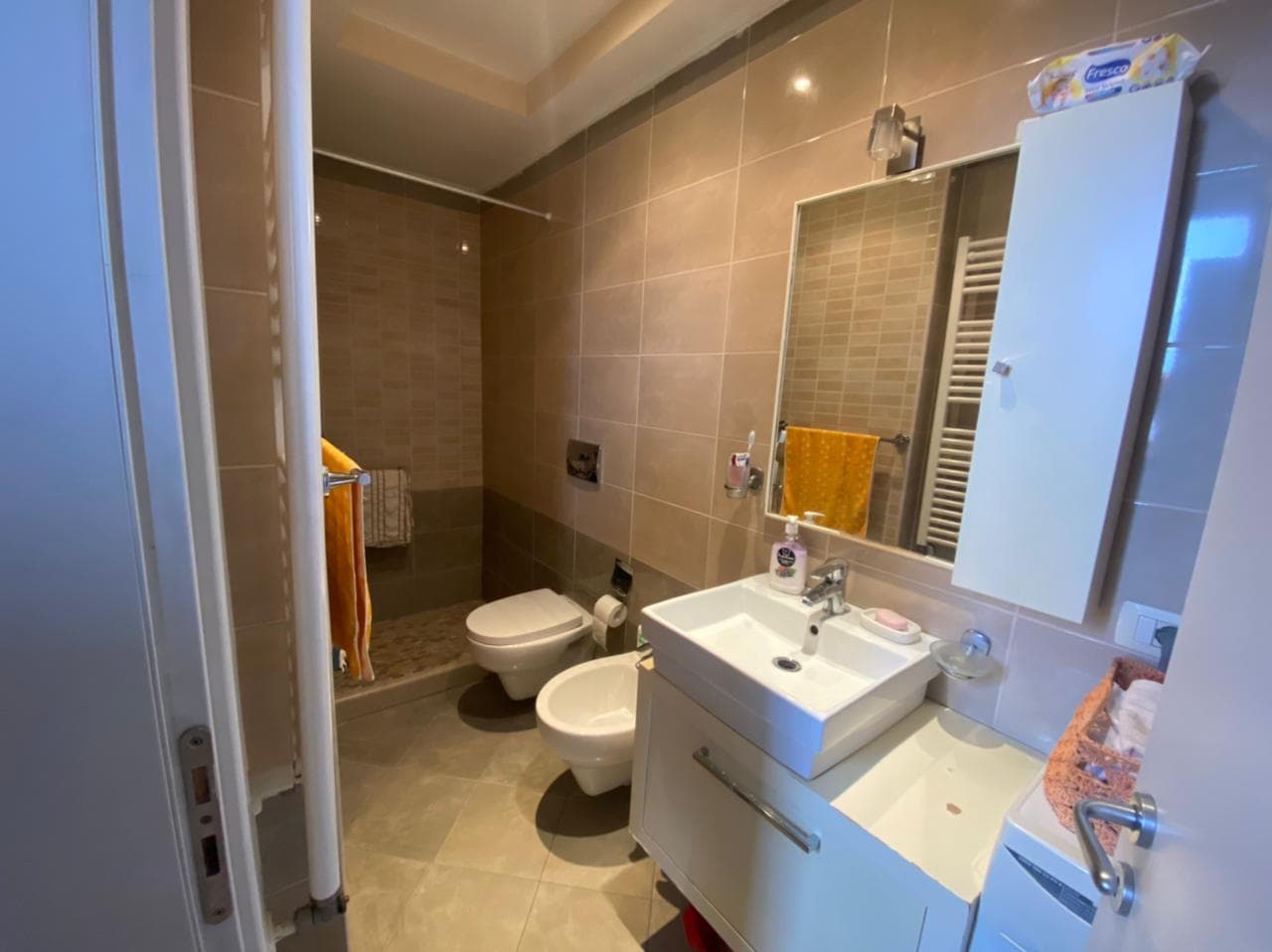 SHITET APARTAMENT 1+1 PRANE PALLATIT TE SPORTIT,DURRES. 4