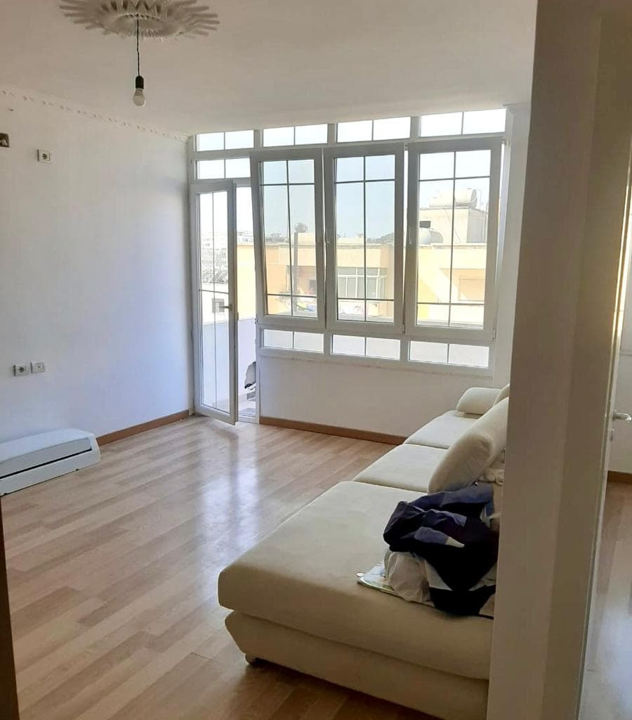 SHITET APARTAMENT 2+1 PRANE UJESJELLESIT, DURRES.