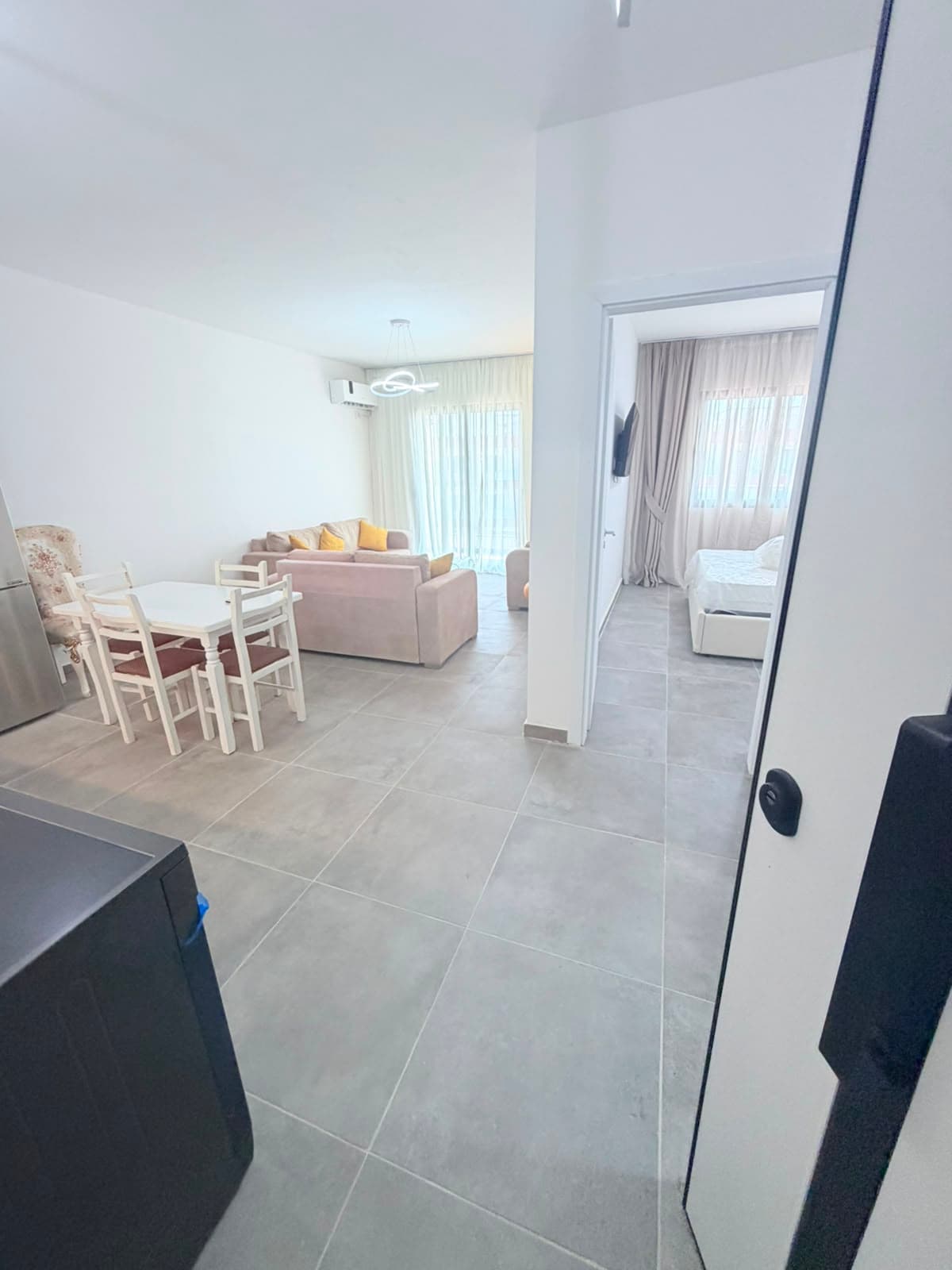 JEPET ME QERA APARTAMENT 1+1 NE KOMPLEKSIN EON, GOLEM