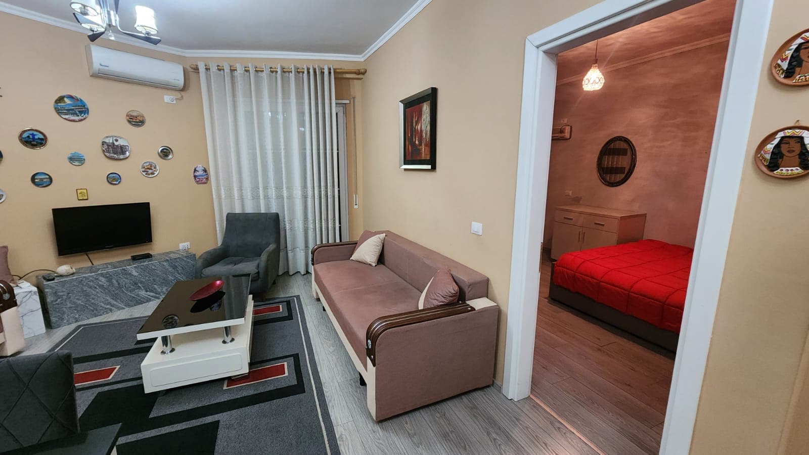 JEPET ME QERA APARTAMENT 1+1, PRANE PELIKANIT VALUTA, DURRES.