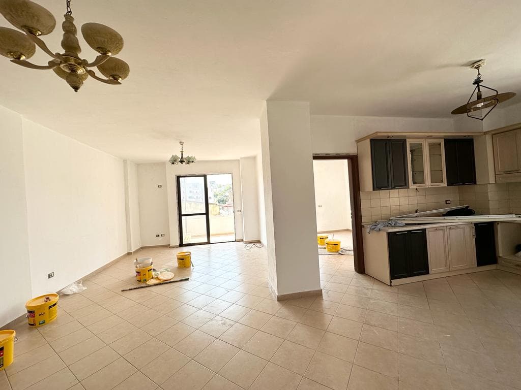 JEPET ME QERA APARTAMENT 2+1 PRANE SHKOLLES 2 GJELAT. 2