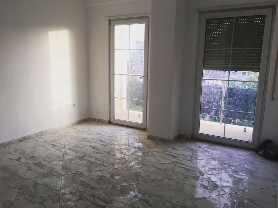 SHITET APARTAMENT 2+1 PERBALL POSTES,DURRES!