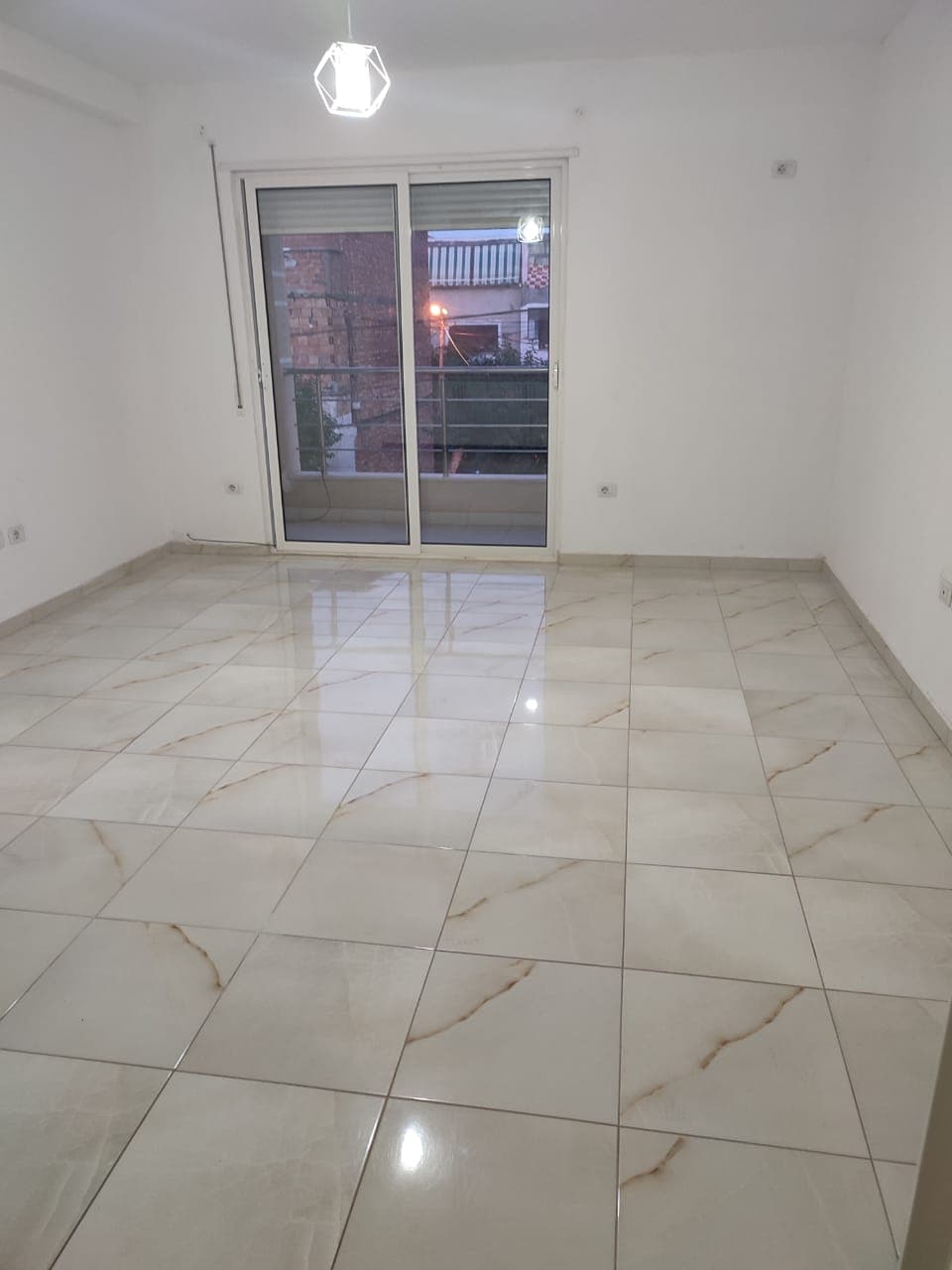 JEPET ME QERA APARTAMENT 1+1 PRANE SPITALIT,DURRES. 3