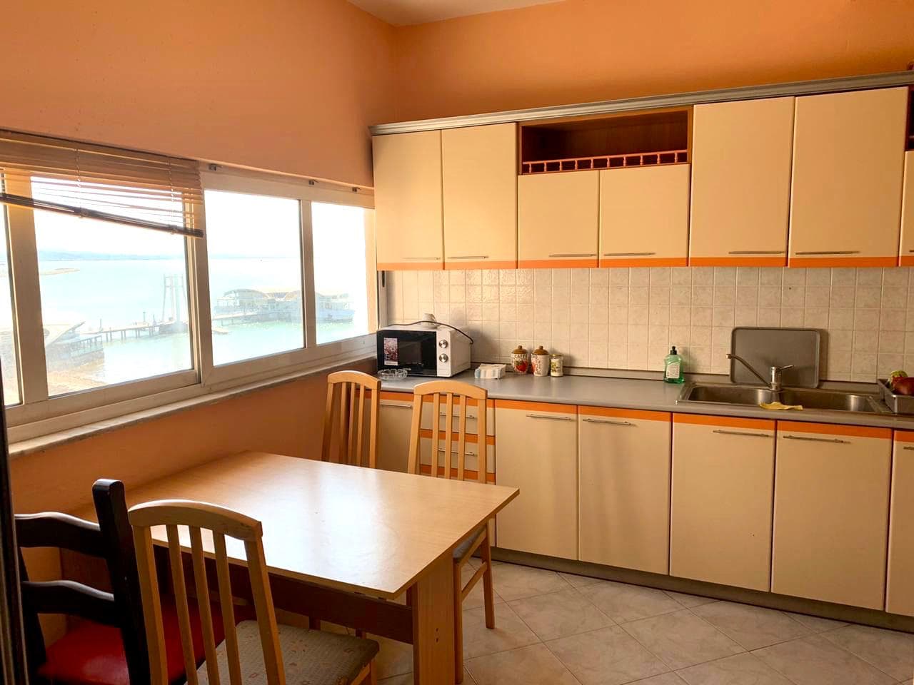 SHITET APARTAMENT 3+1 ME PAMJE NGA DETI NE VOLLGA, PRANE RESTORANT COLOMBIA, DURRES. 3