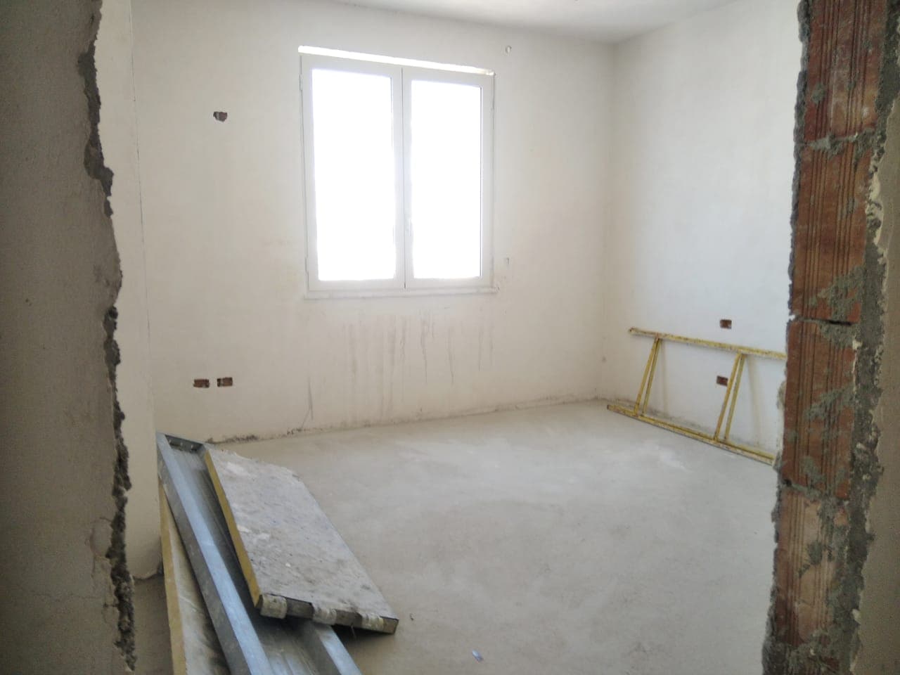 SHITET APARTAMENT 2+1 PRANE PORTIT,DURRES. 4