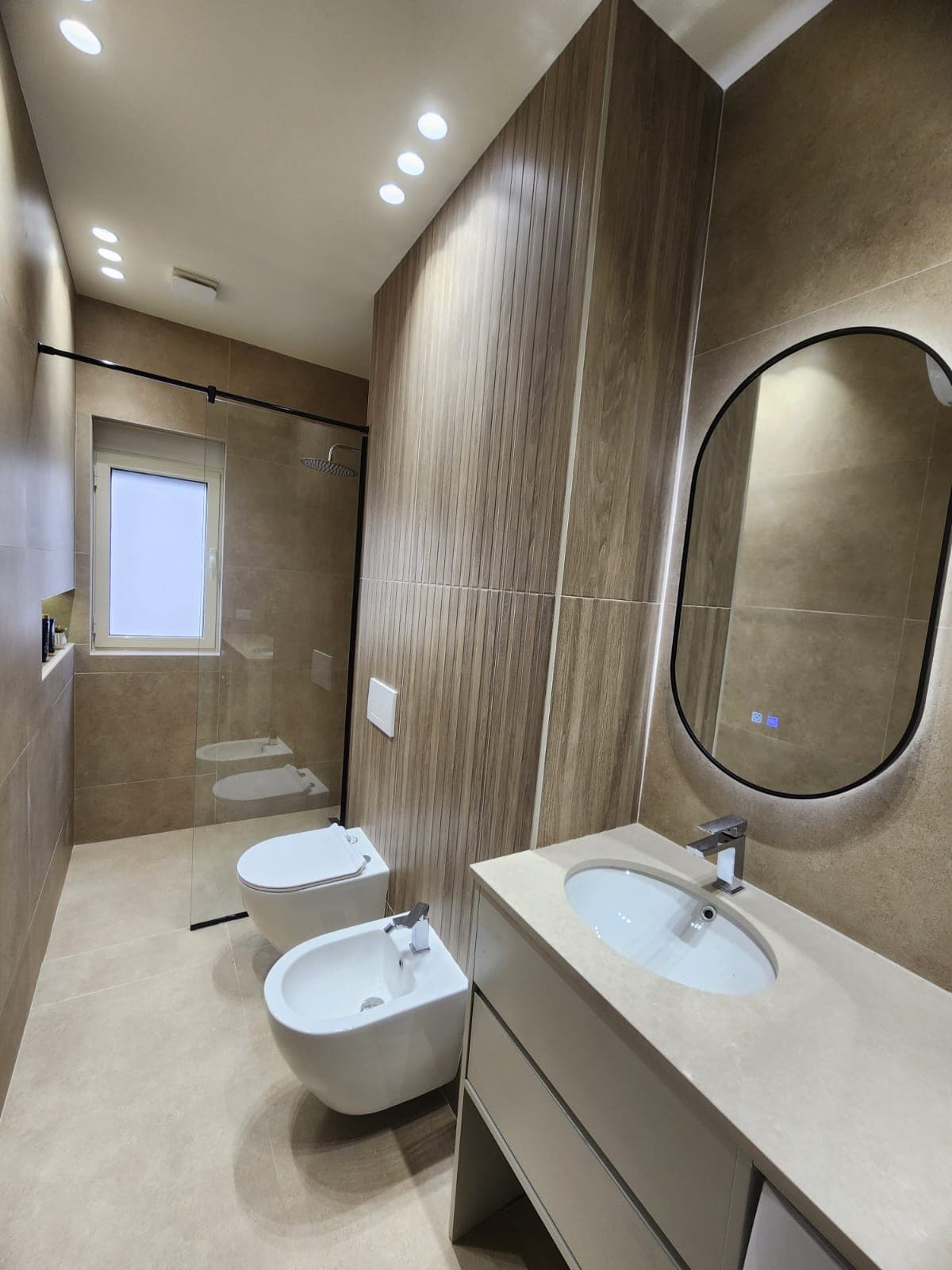 SHITET APARTAMENT 1+1 PRANE MARKET SPAR PLAZH, DURRES 3