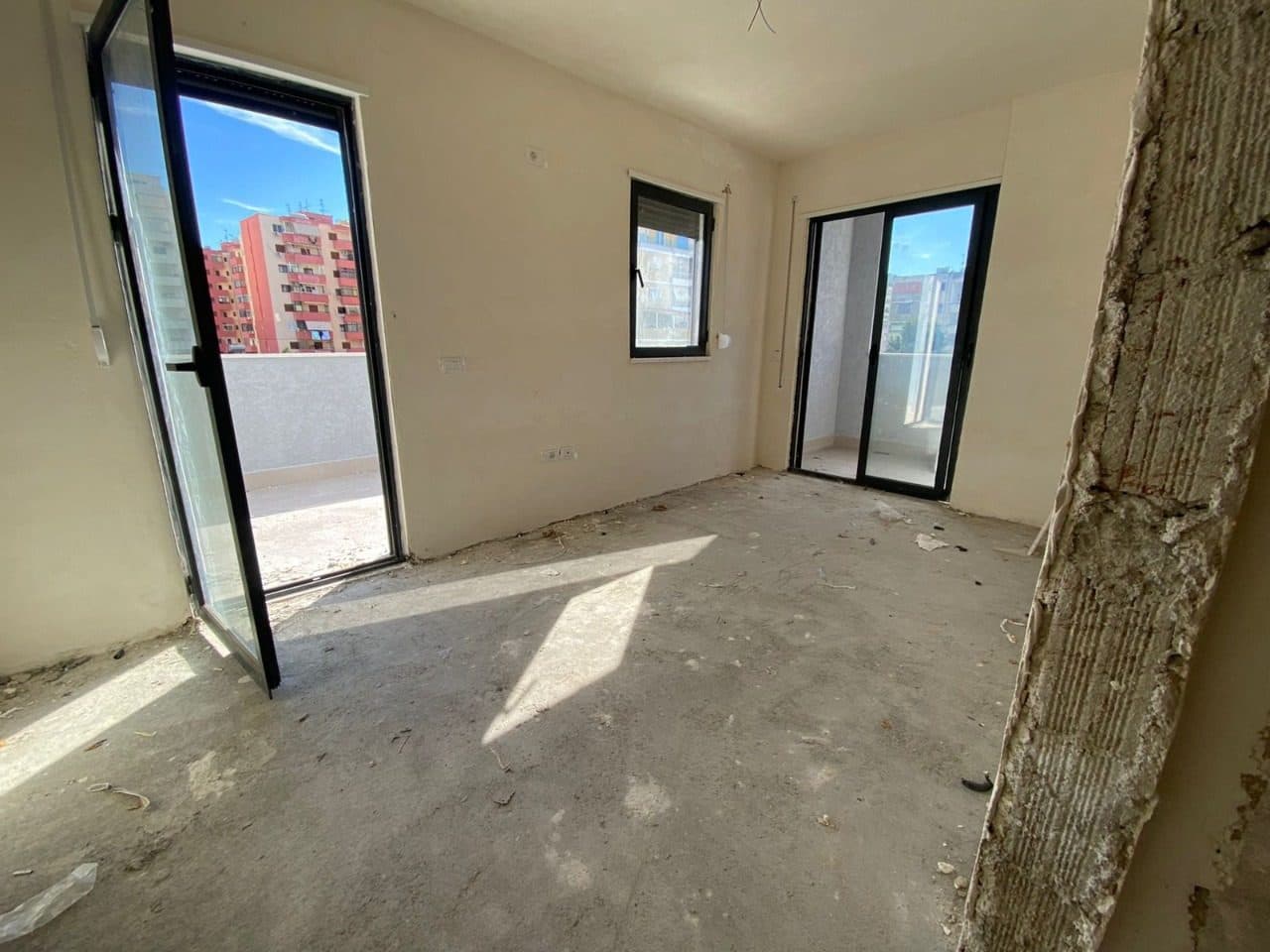 SHITET APARTAMENT 2+1 PRANE SHKOLLES 2 GJELAT, DURRES . 3