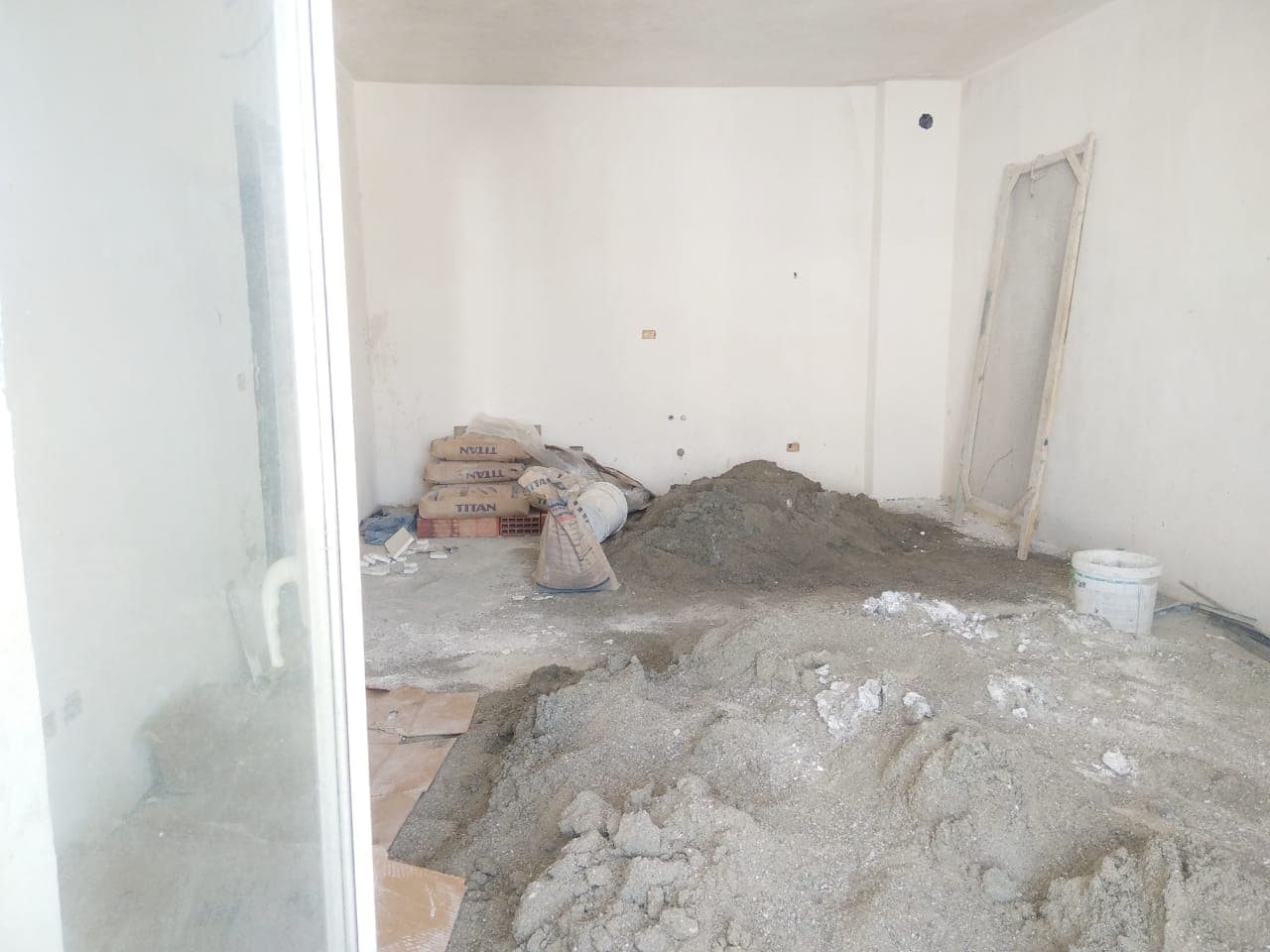 SHITET APARTAMENT 2+1 PRANE PORTIT,DURRES. 3