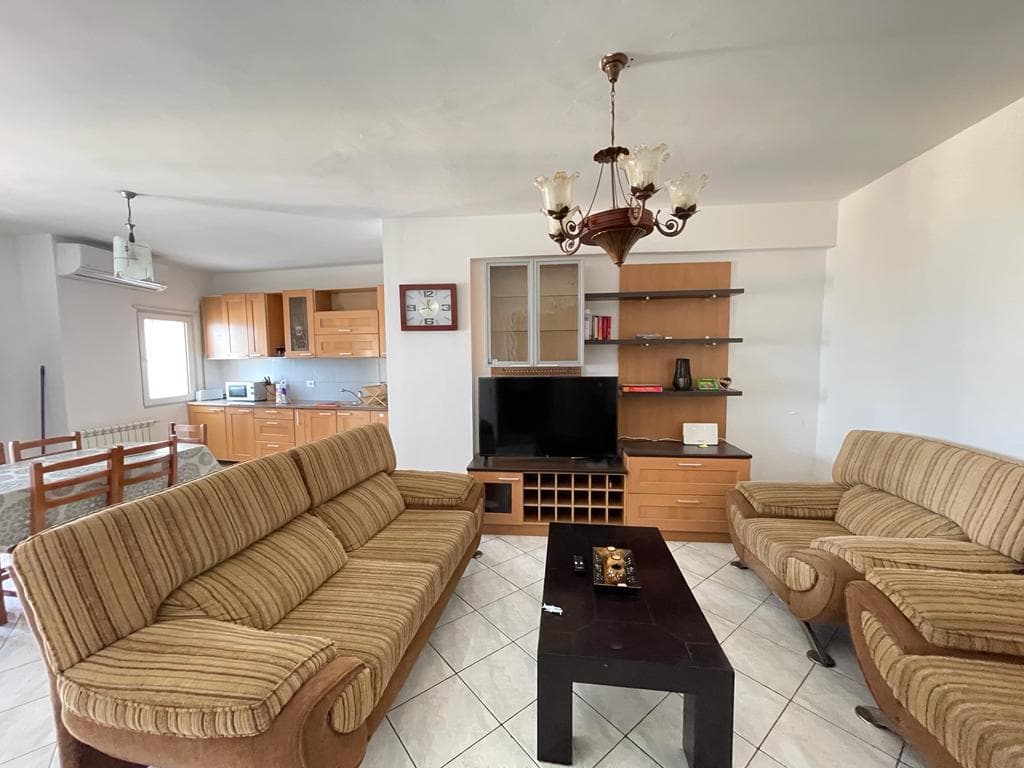 JEPET ME QERA APARTAMENT 3+1 ME PAMJE DETI VOLLGA,DURRES. 2