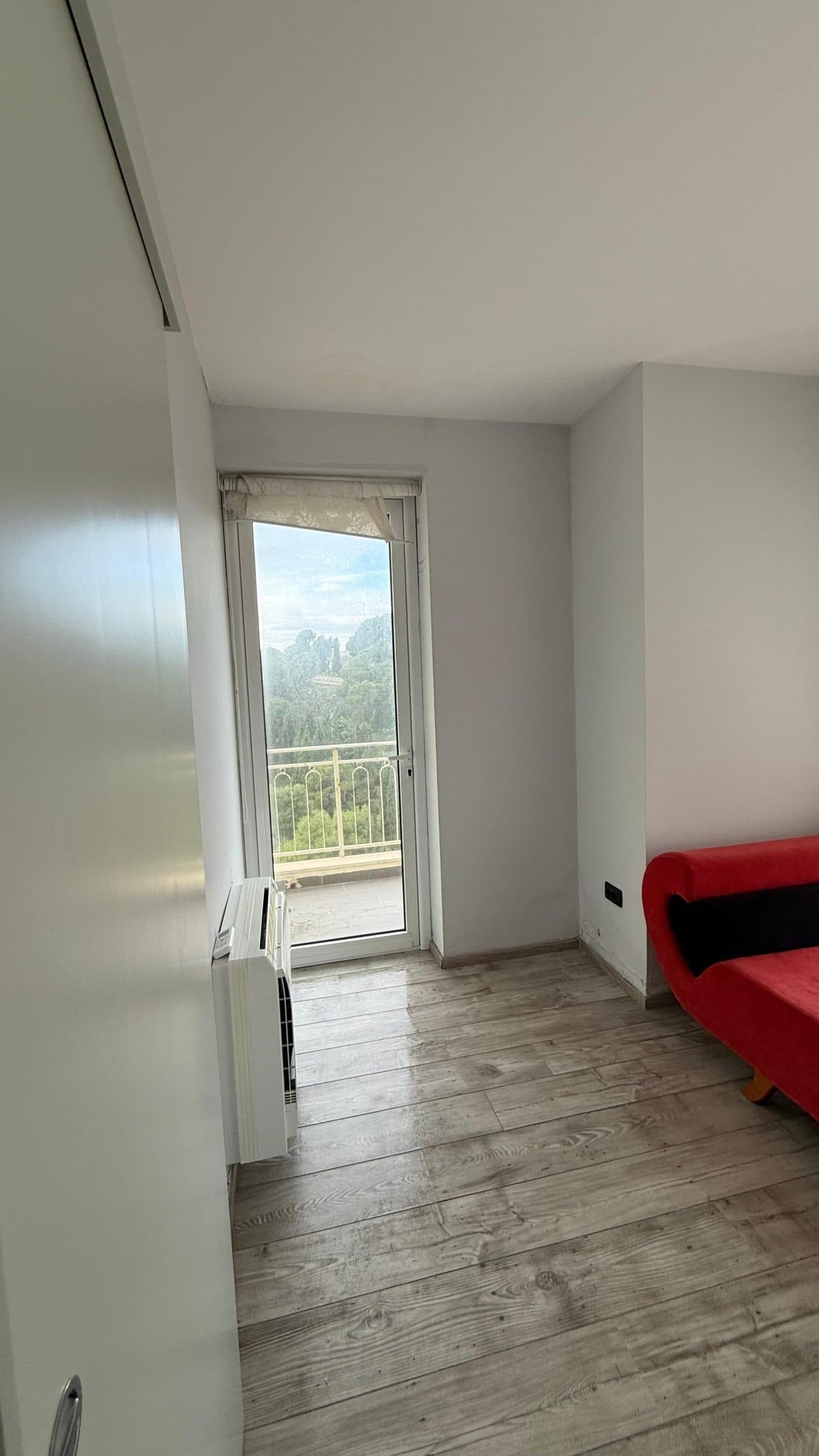 JEPET ME QERA APARTAMENT 2+1 TEK VILA ZOGUT